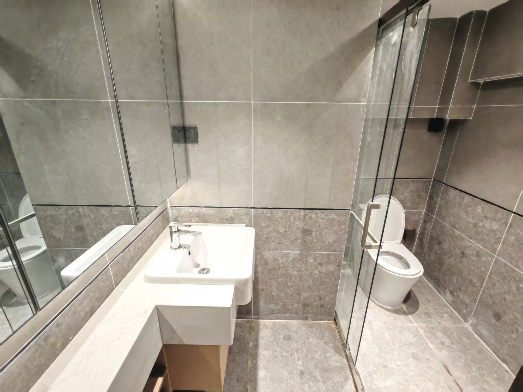 海航豪庭南苑  2室2厅2卫    137.0万 海航豪庭南苑  2室2厅2卫    137.0万客厅