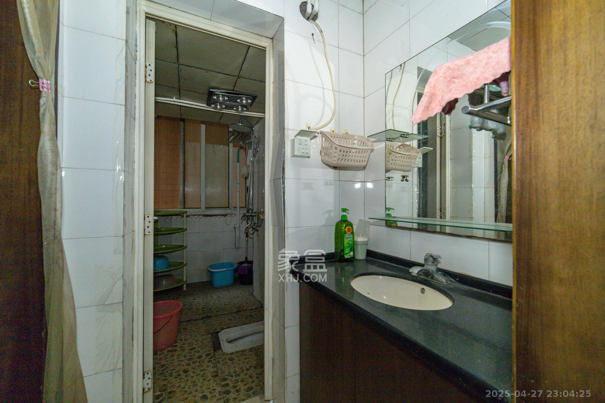 晶华美地 2室2厅2卫 68.0万 晶华美地 2室2厅2卫 68.0万卫生间