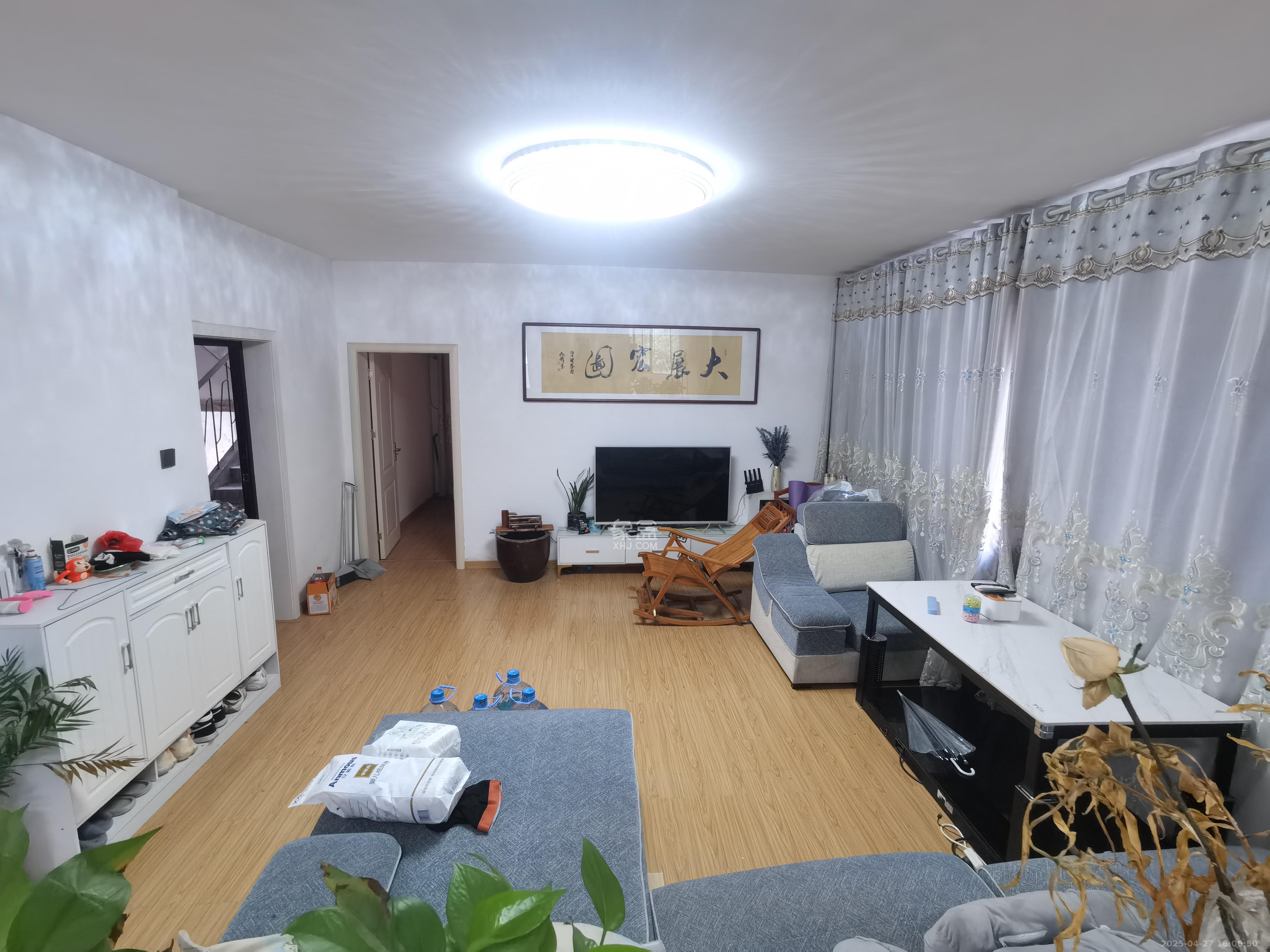 芙蓉路散盘  4室2厅2卫    1500.0元/月