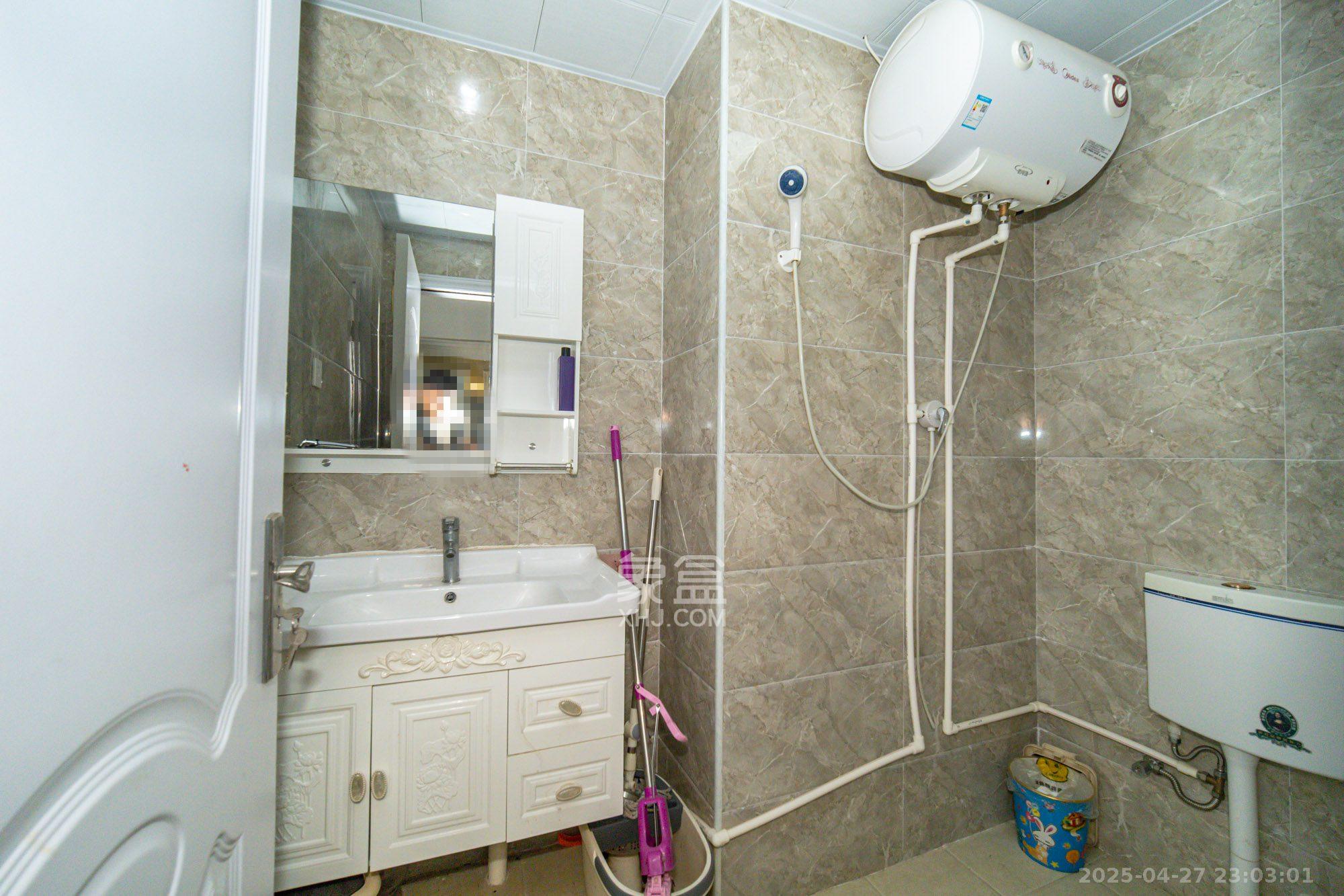 金科时代中心 1室1厅1卫 25.8万 金科时代中心 1室1厅1卫 25.8万卫生间