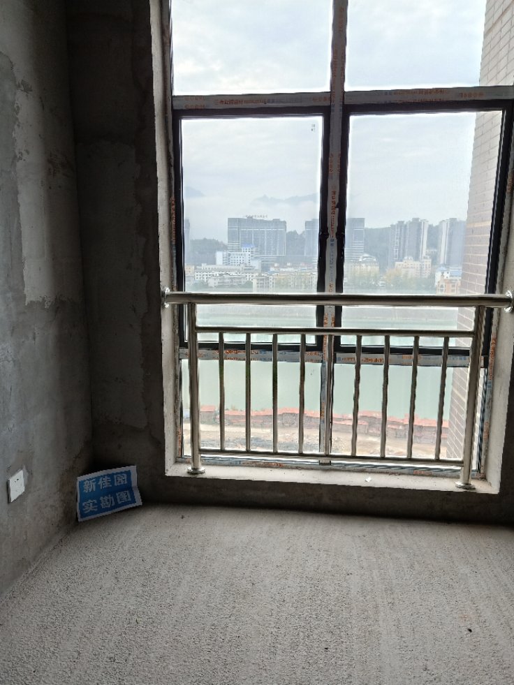 南门口安置小区  3室2厅2卫   98.00万客厅