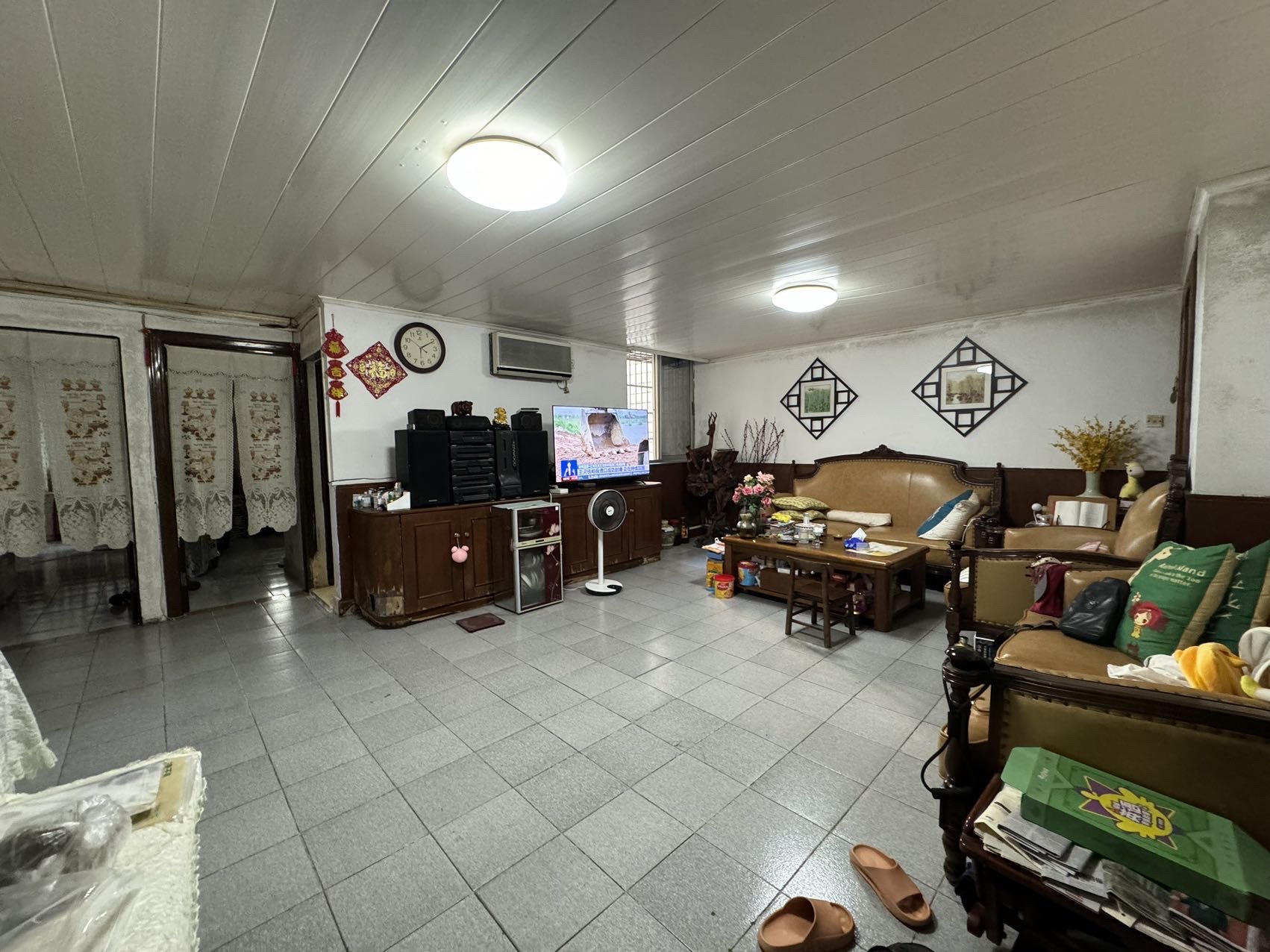 华新商业大厦 3室2厅2卫 98.0万 华新商业大厦 3室2厅2卫 98.0万客厅