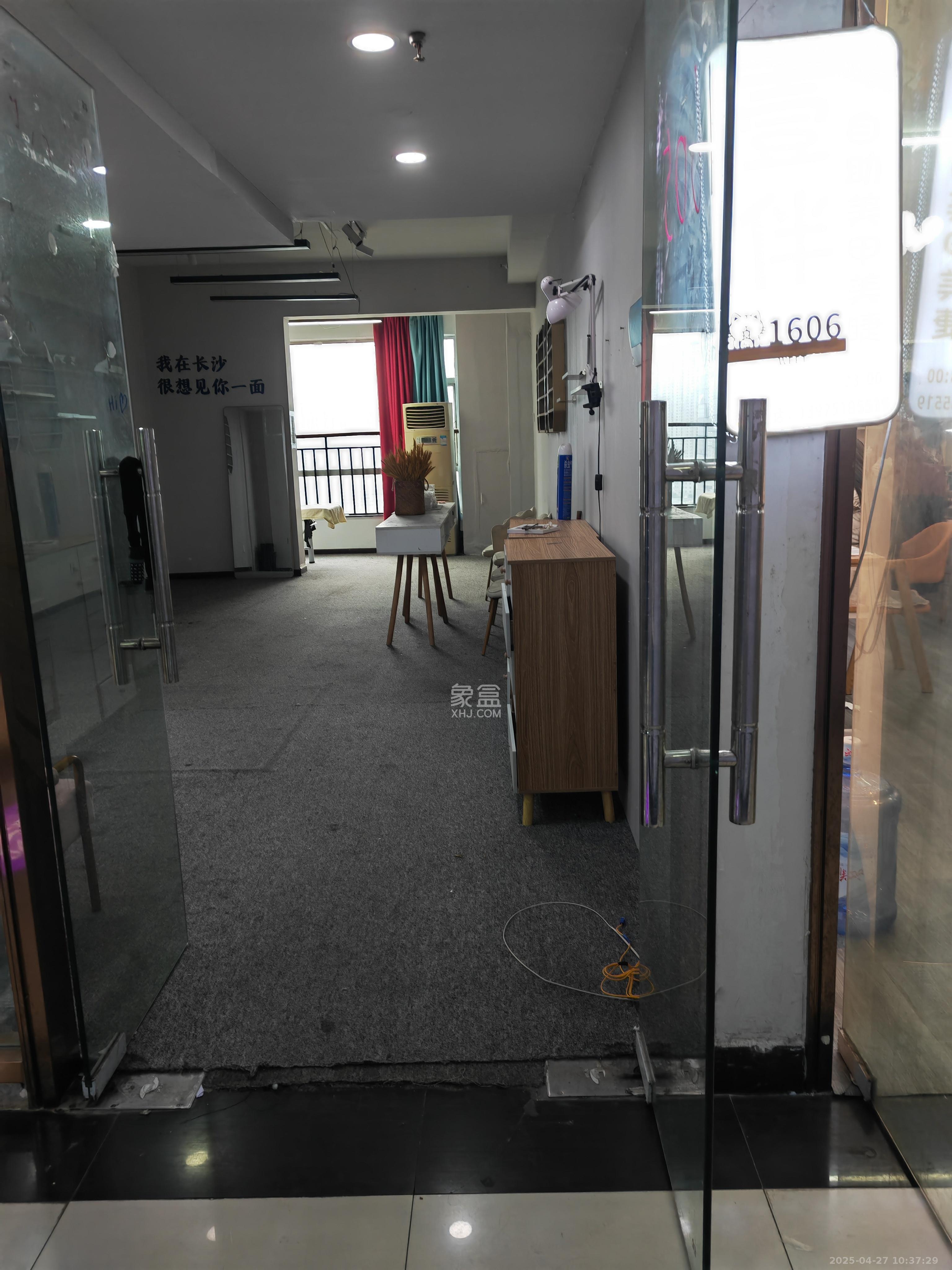 五一新干线 1室2厅0卫 2200.0元/月 五一新干线 1室2厅0卫 2200.0元/月室内图