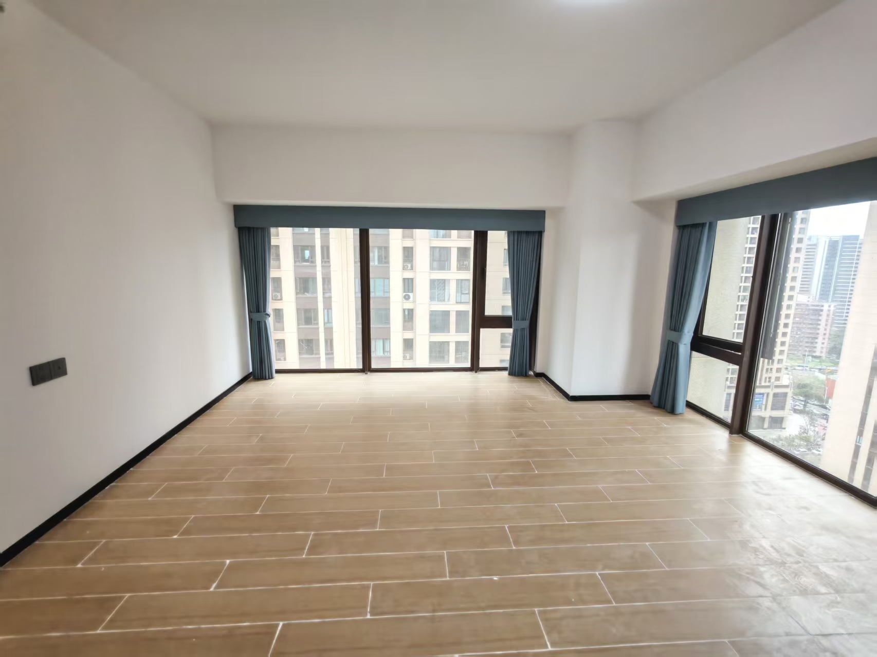 海航豪庭南苑  2室2厅2卫    137.0万 海航豪庭南苑  2室2厅2卫    137.0万客厅