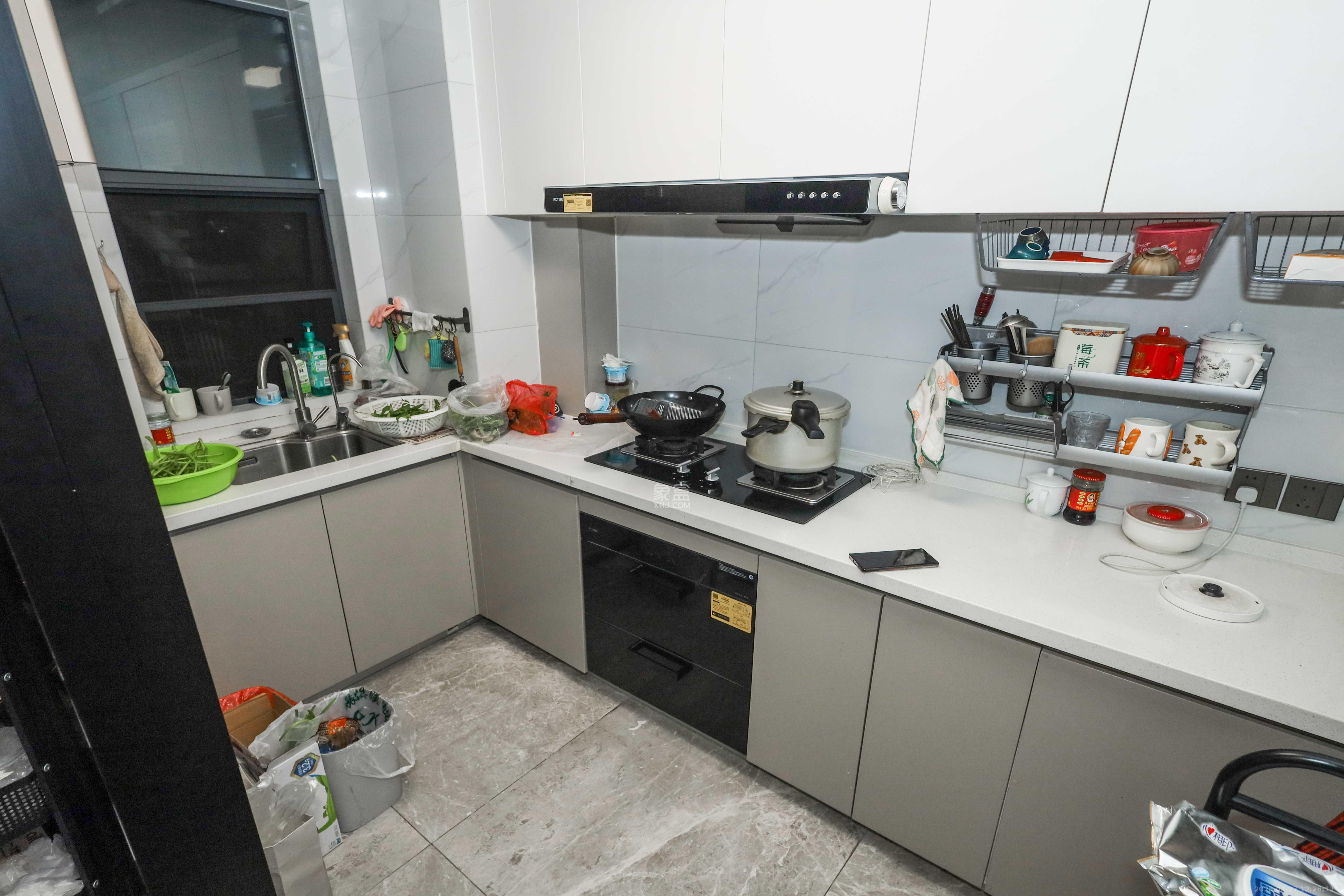欣利梅溪左岸 3室2厅2卫 125.0万 欣利梅溪左岸 3室2厅2卫 125.0万厨房