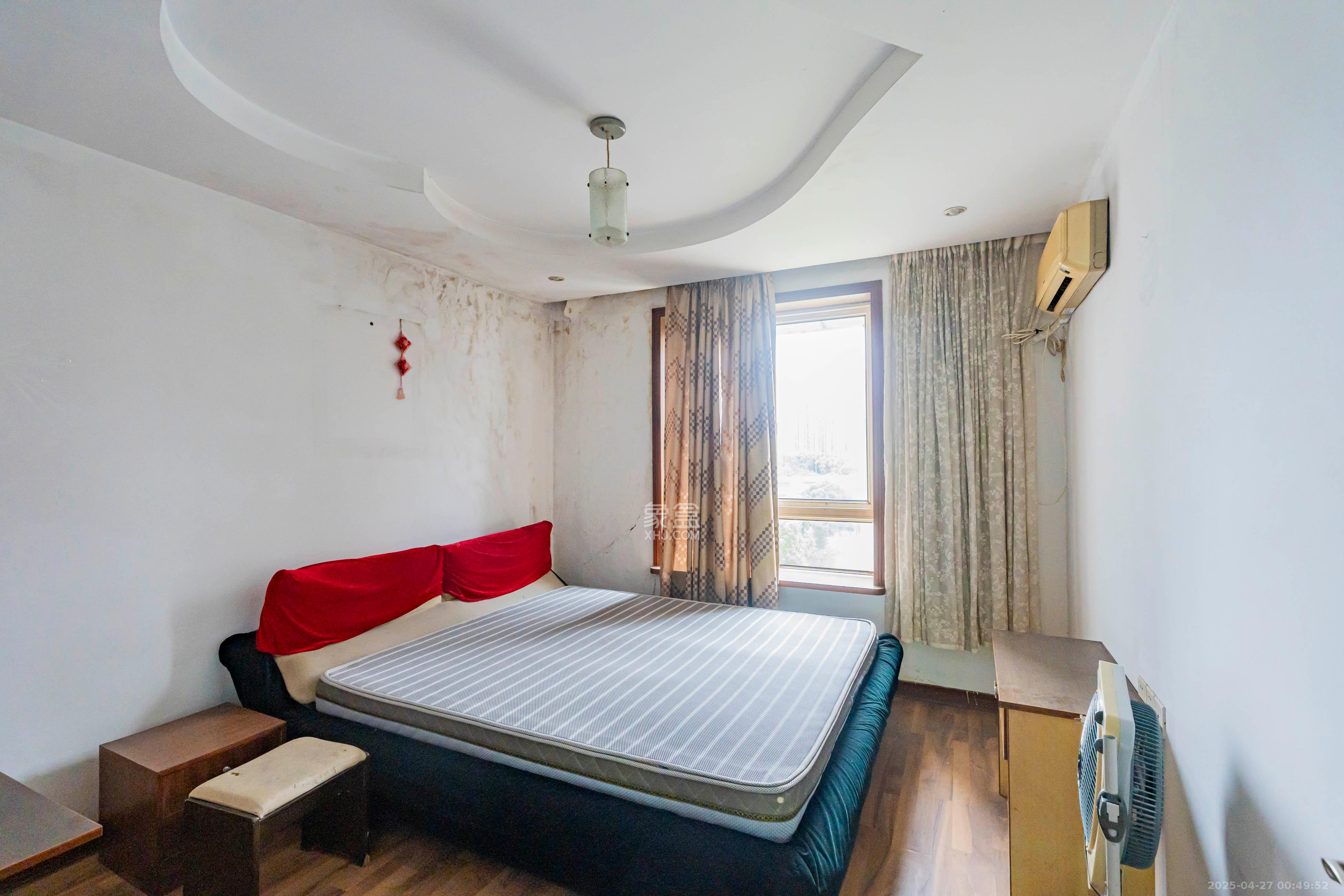 雅雀湖小区  5室2厅2卫    56.0万 雅雀湖小区  5室2厅2卫    56.0万卧室