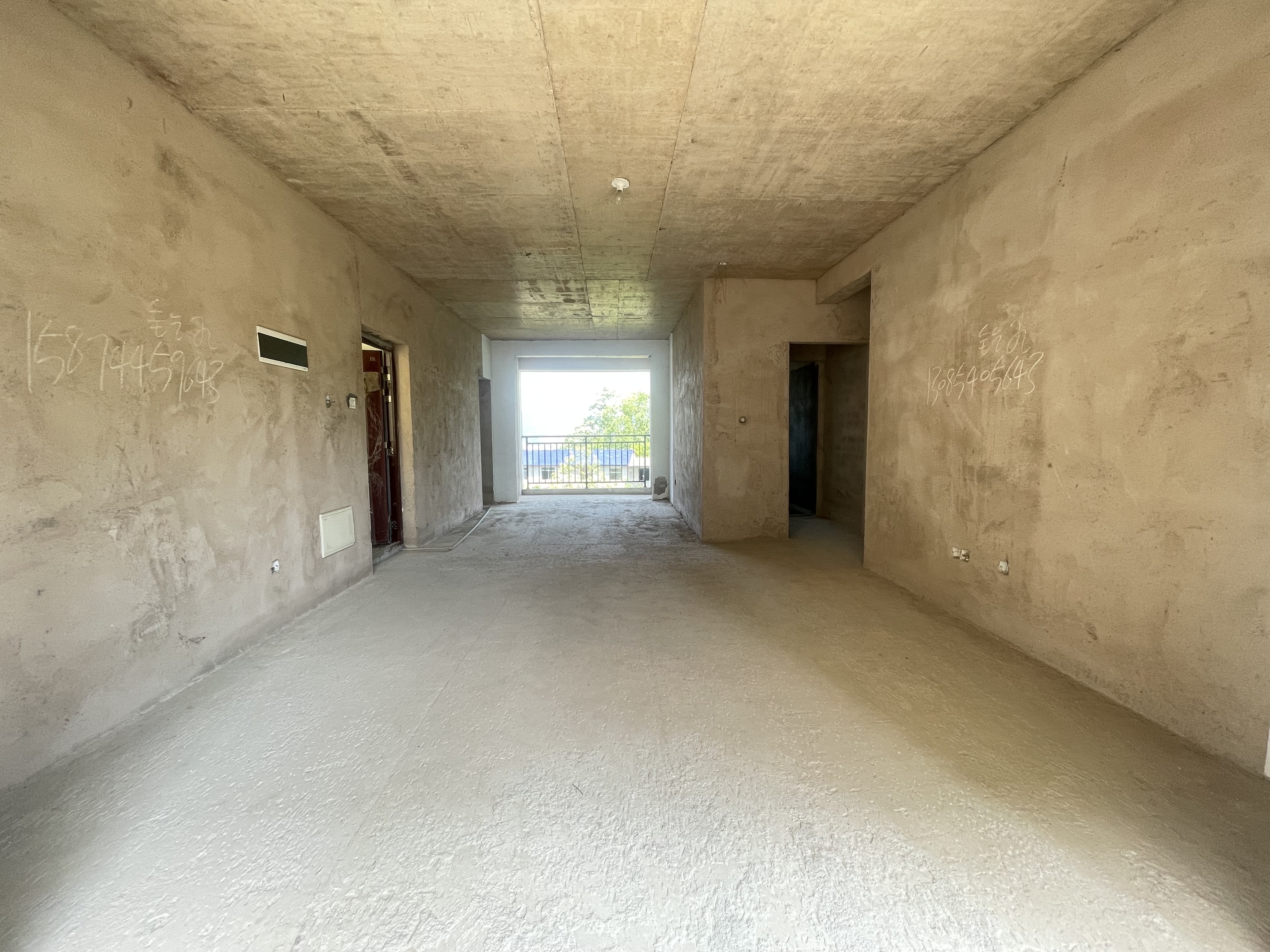 空港新城二期 4室2厅2卫 48.8万 空港新城二期 4室2厅2卫 48.8万客厅