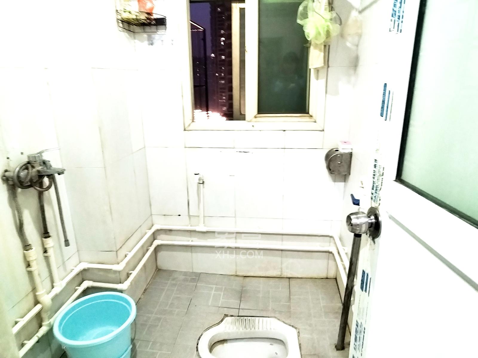 莲湖大厦  3室2厅1卫   2300.00元/月室内图