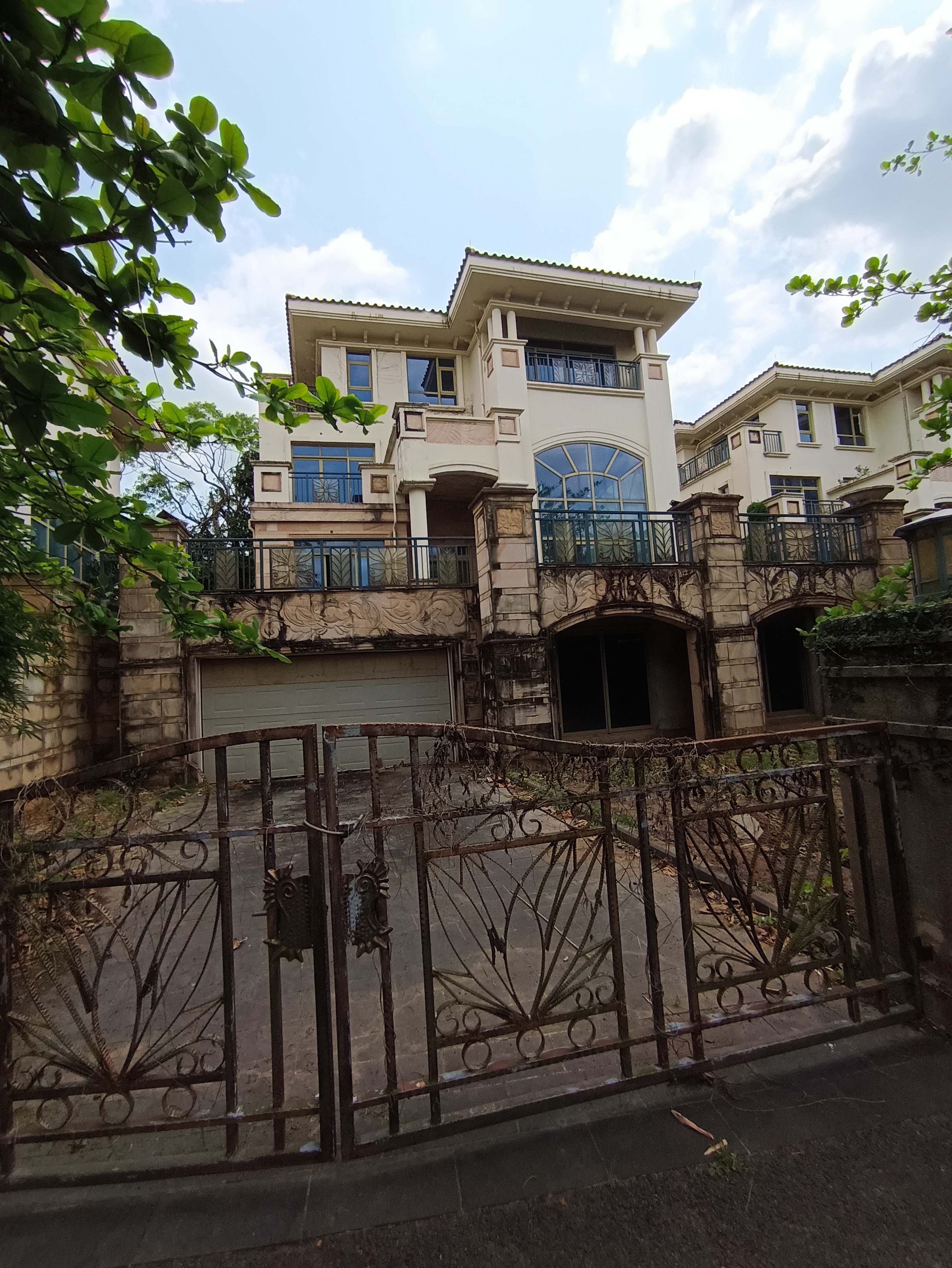 蔚蓝海岸 6室3厅4卫 1600.0万 蔚蓝海岸 6室3厅4卫 1600.0万客厅