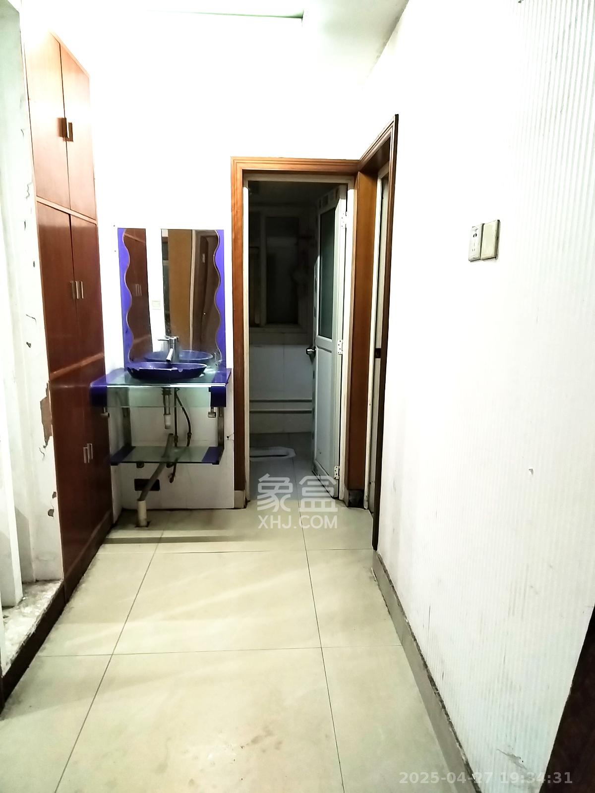 莲湖大厦  3室2厅1卫   2300.00元/月室内图