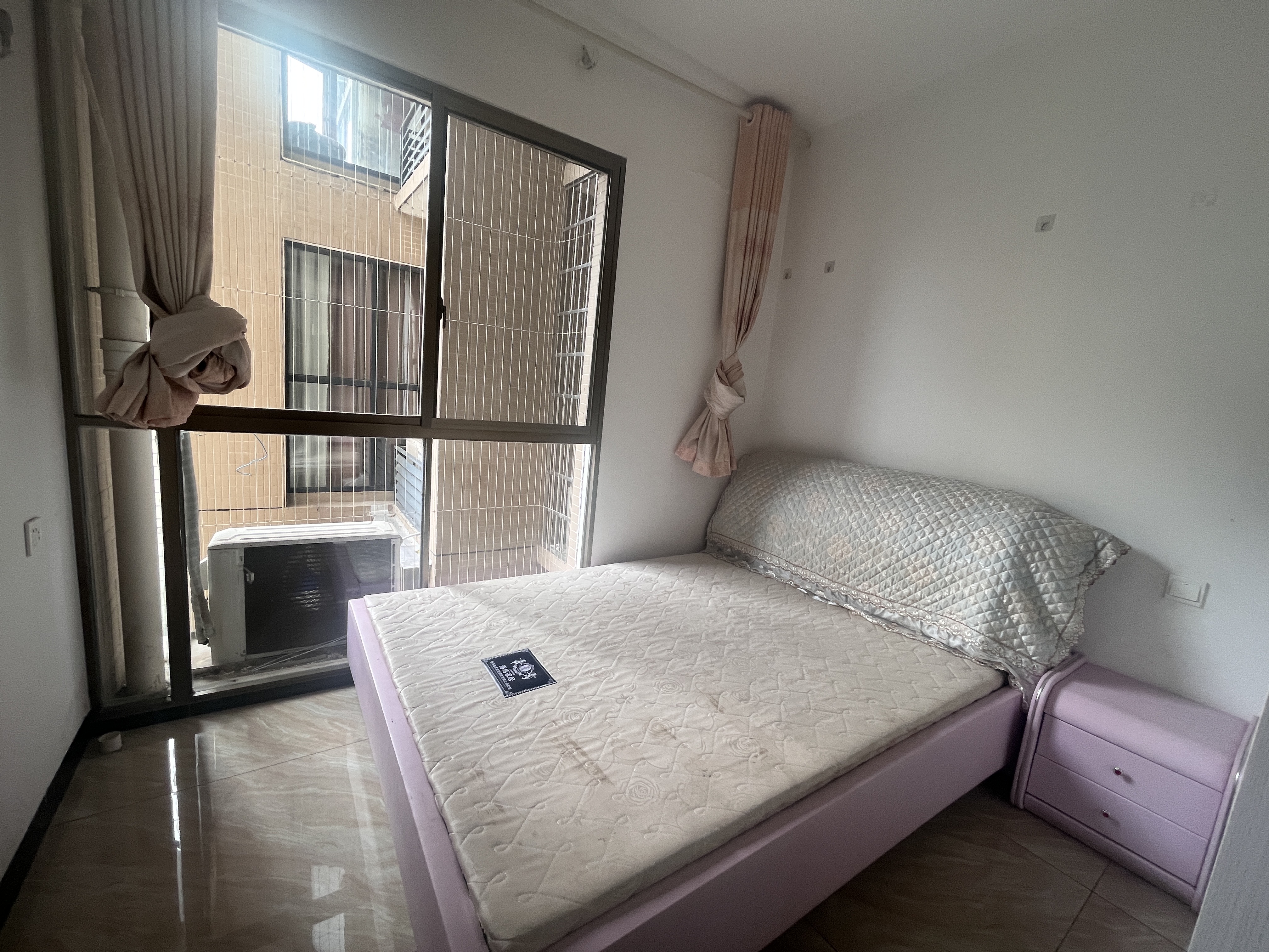 天地人和 3室2厅2卫 1300.0元/月 天地人和 3室2厅2卫 1300.0元/月室内图