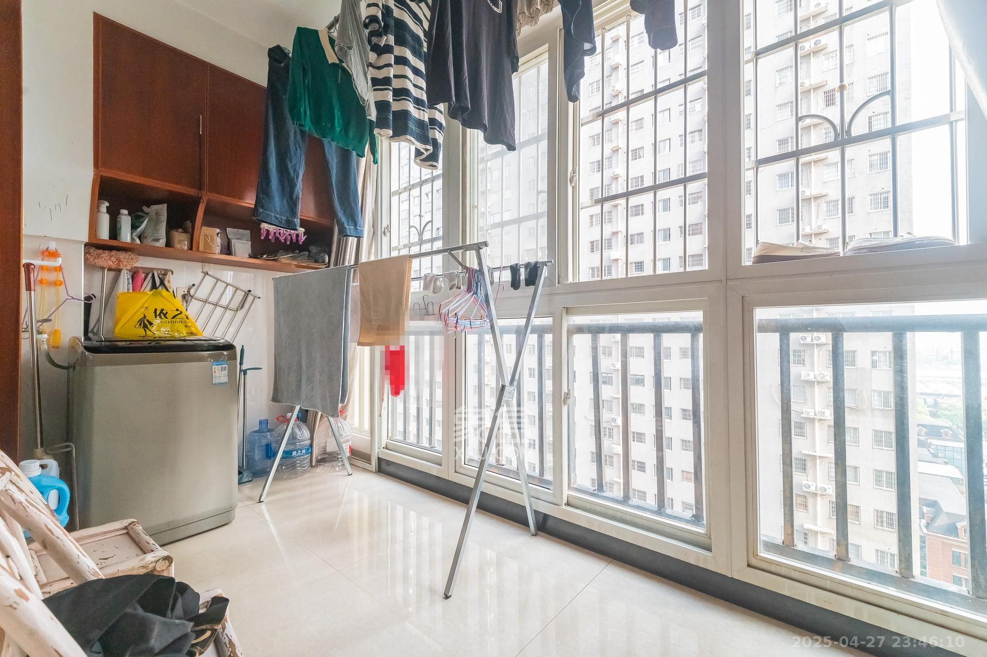 佳美星城 3室2厅1卫 57.5万 佳美星城 3室2厅1卫 57.5万阳台