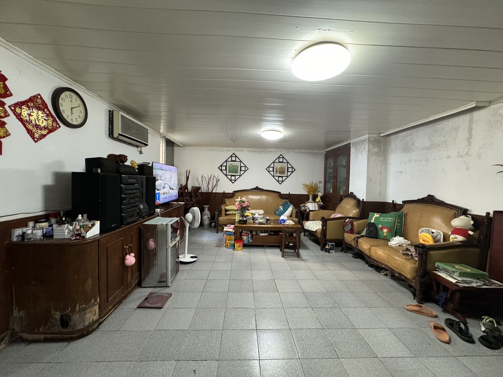 华新商业大厦 3室2厅2卫 98.0万 华新商业大厦 3室2厅2卫 98.0万客厅