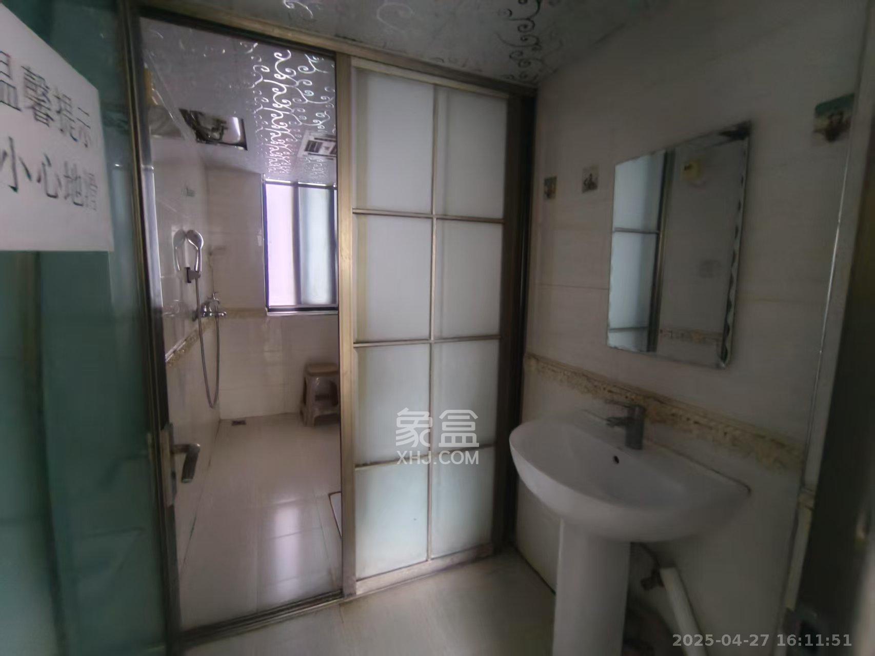 上庭苑  3室2厅2卫    2100.0元/月 上庭苑  3室2厅2卫    2100.0元/月室内图