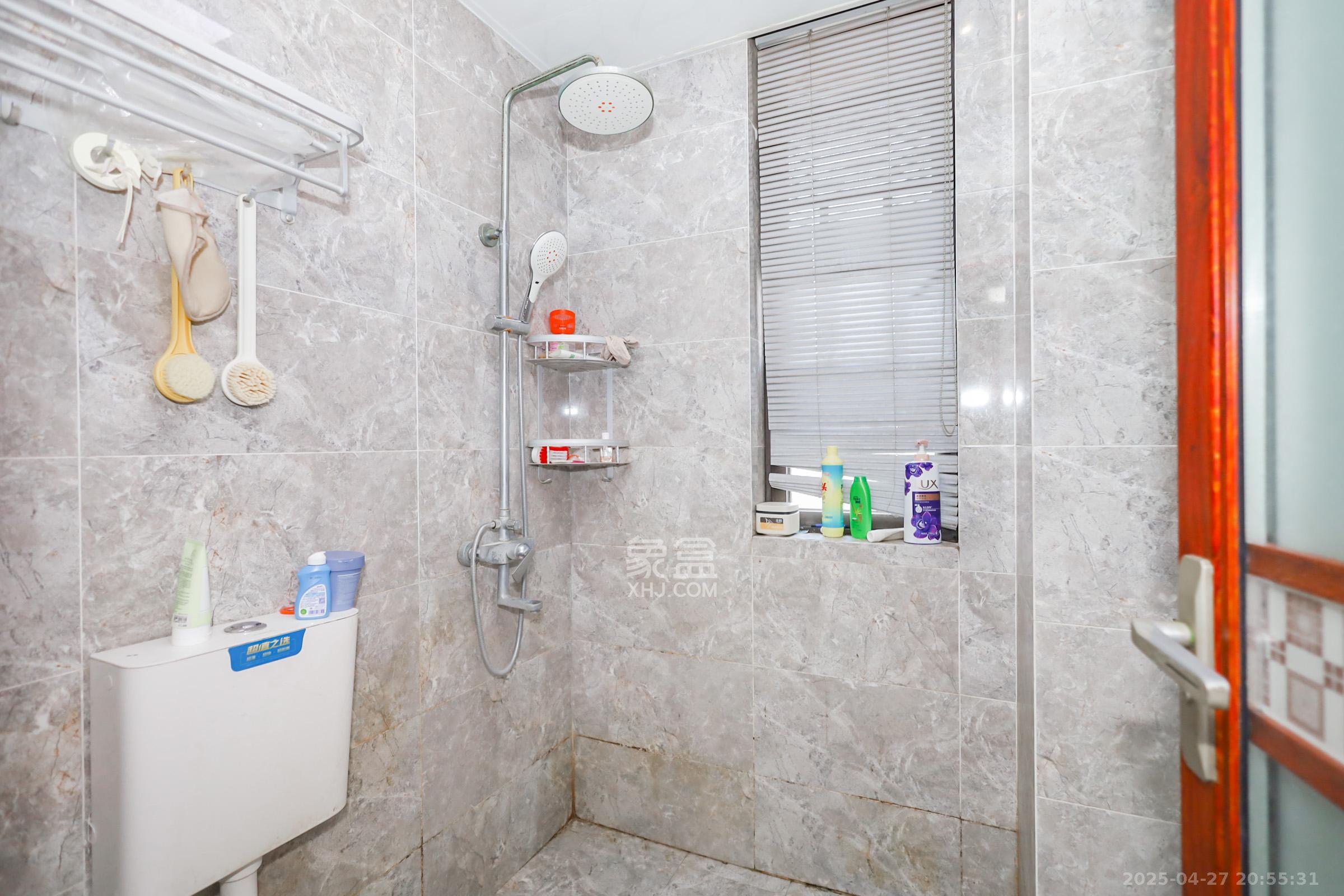 世茂外滩里(世茂铂翠湾三期) 4室2厅2卫 286.0万 世茂外滩里(世茂铂翠湾三期) 4室2厅2卫 286.0万卫生间