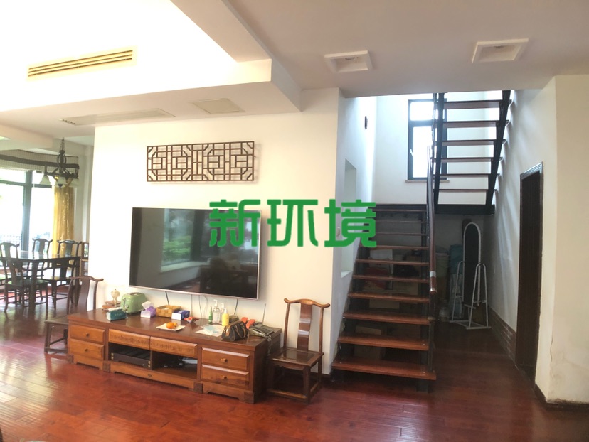 月亮湾一期 4室2厅3卫 330.0万 月亮湾一期 4室2厅3卫 330.0万客厅