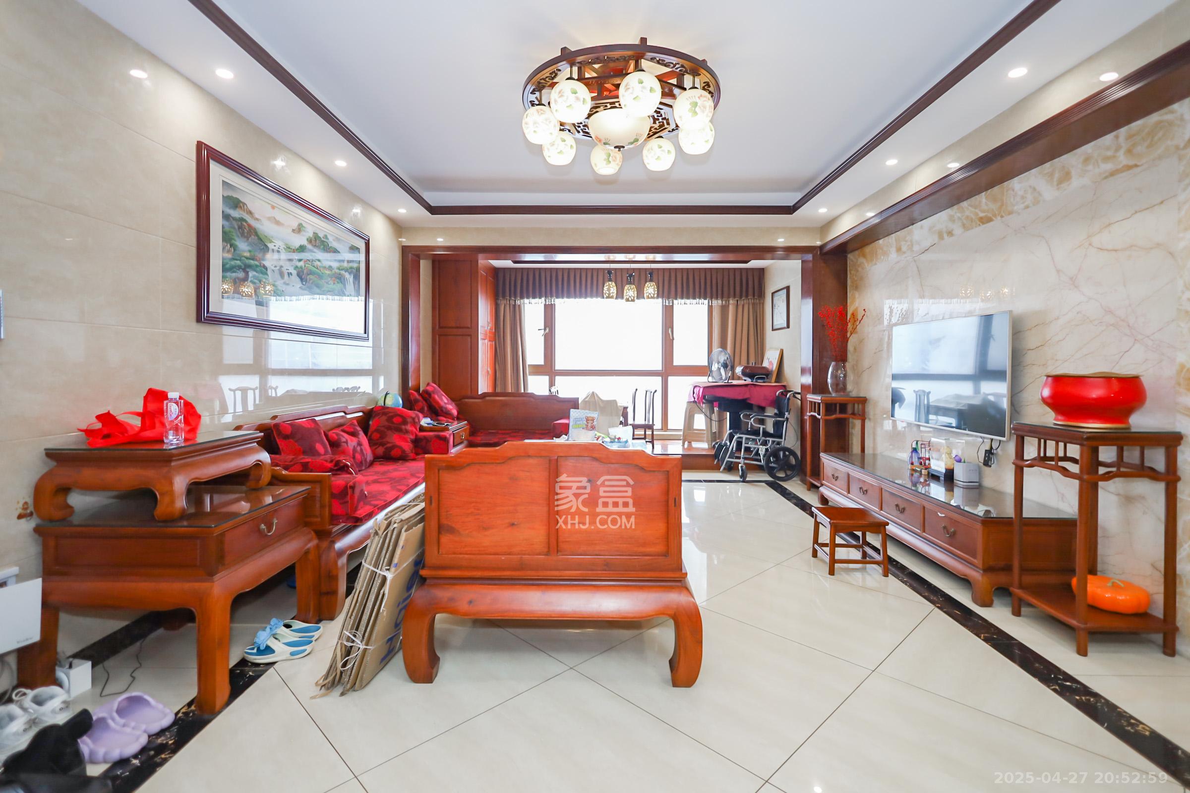 山水誉峰 4室2厅2卫 170.0万 山水誉峰 4室2厅2卫 170.0万客厅