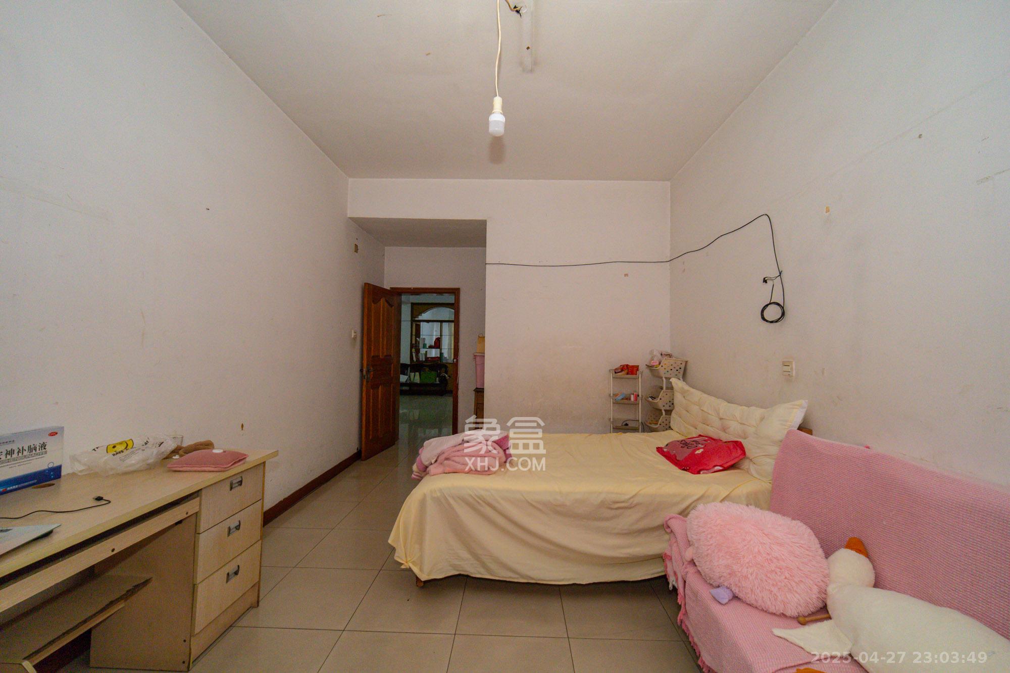 杉星小区 2室2厅2卫 55.0万 杉星小区 2室2厅2卫 55.0万卧室