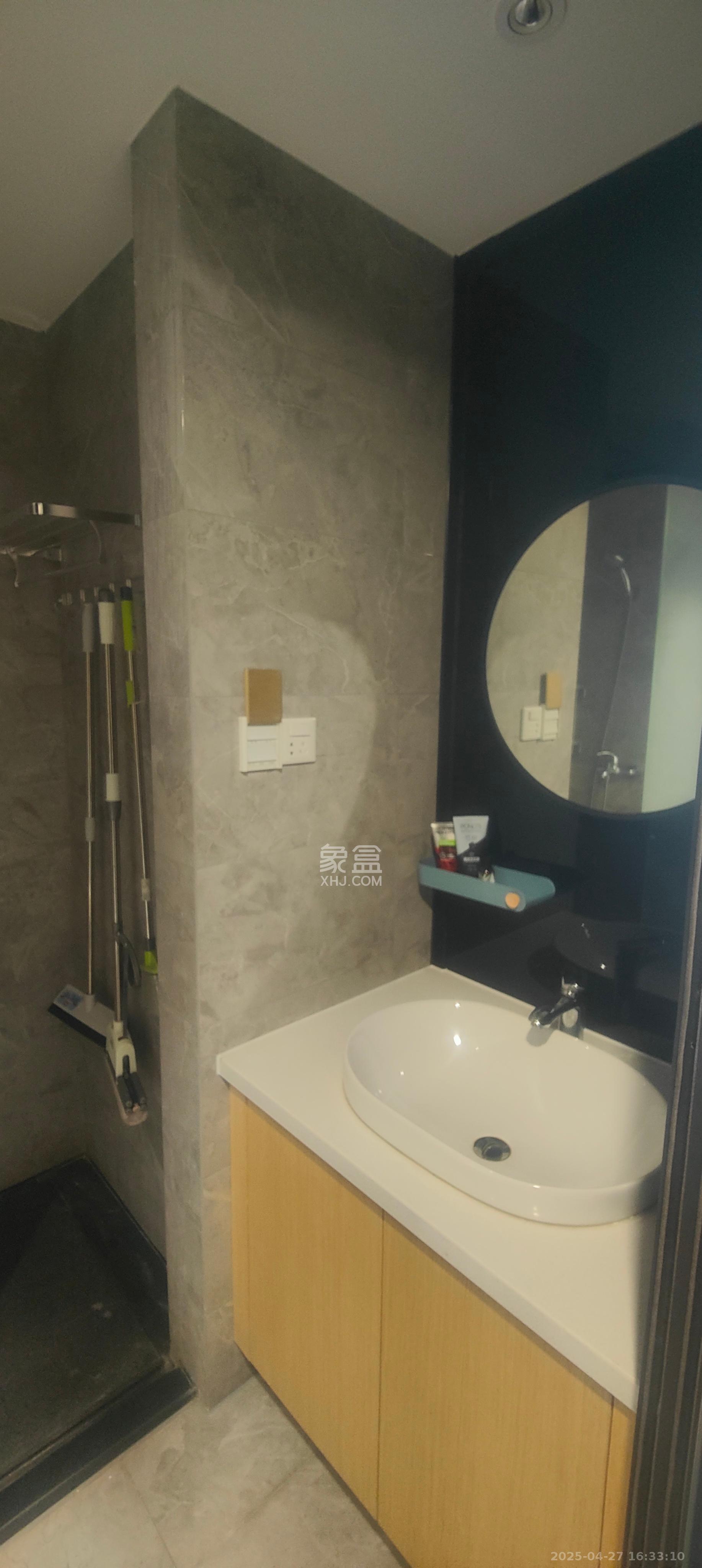 紫鑫御湖湾  1室1厅1卫    1100.0元/月室内图