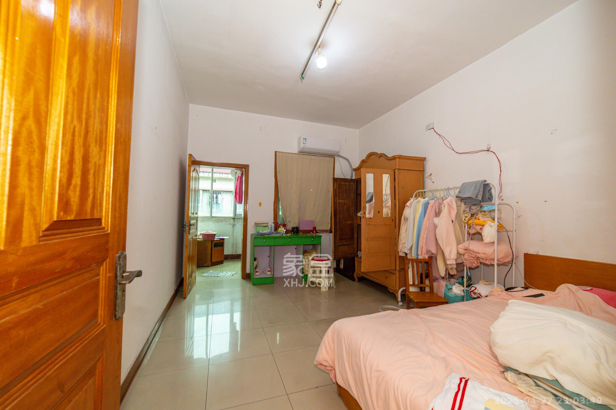 杉星小区 2室2厅2卫 55.0万 杉星小区 2室2厅2卫 55.0万卧室