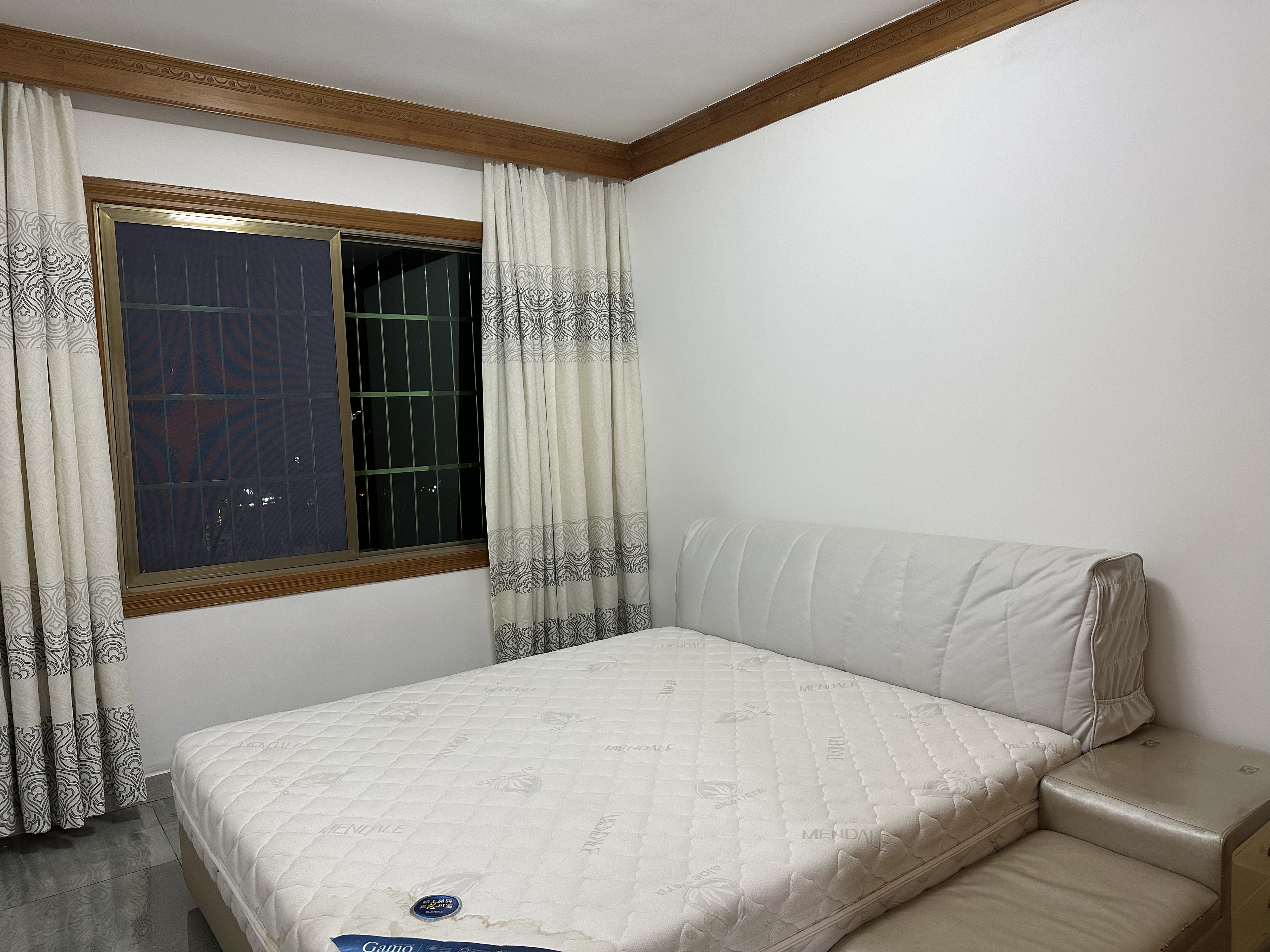 荣华花苑  3室2厅2卫   1200.00元/月户型图