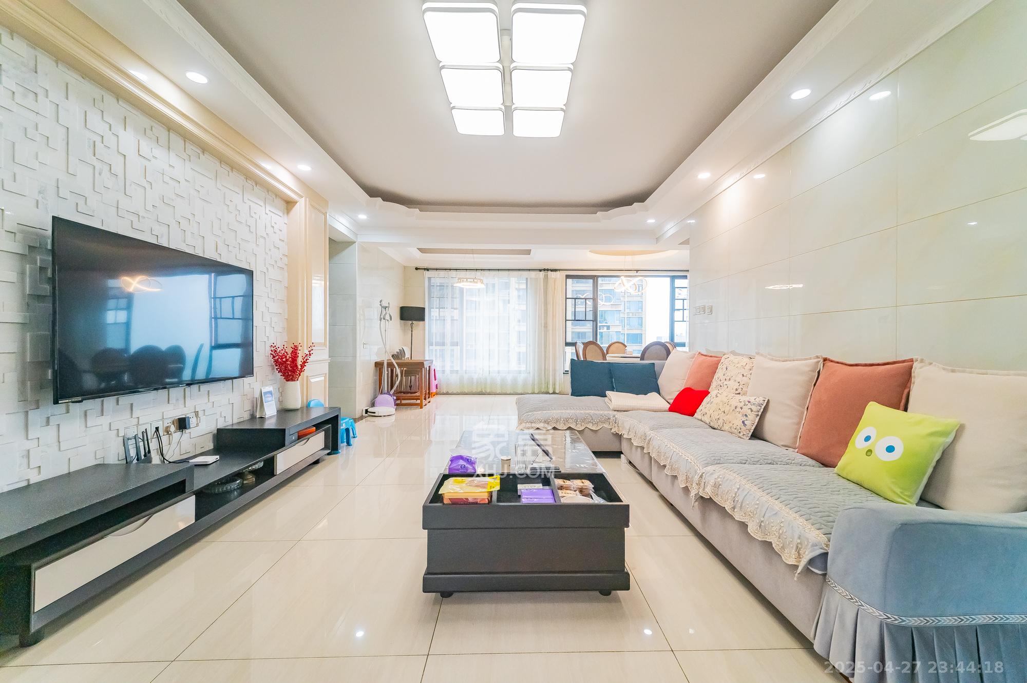 方略城市广场 4室2厅2卫 118.0万 方略城市广场 4室2厅2卫 118.0万客厅