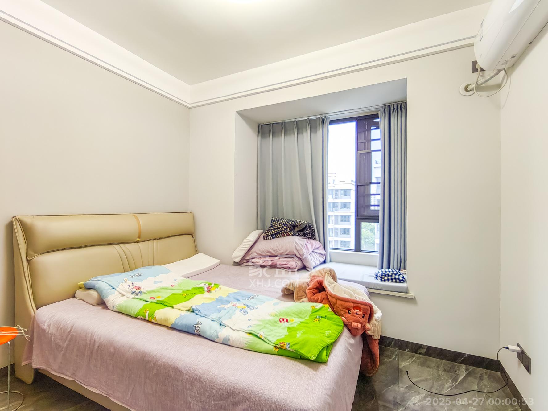 保利金香槟 4室2厅1卫 160.0万 保利金香槟 4室2厅1卫 160.0万卧室