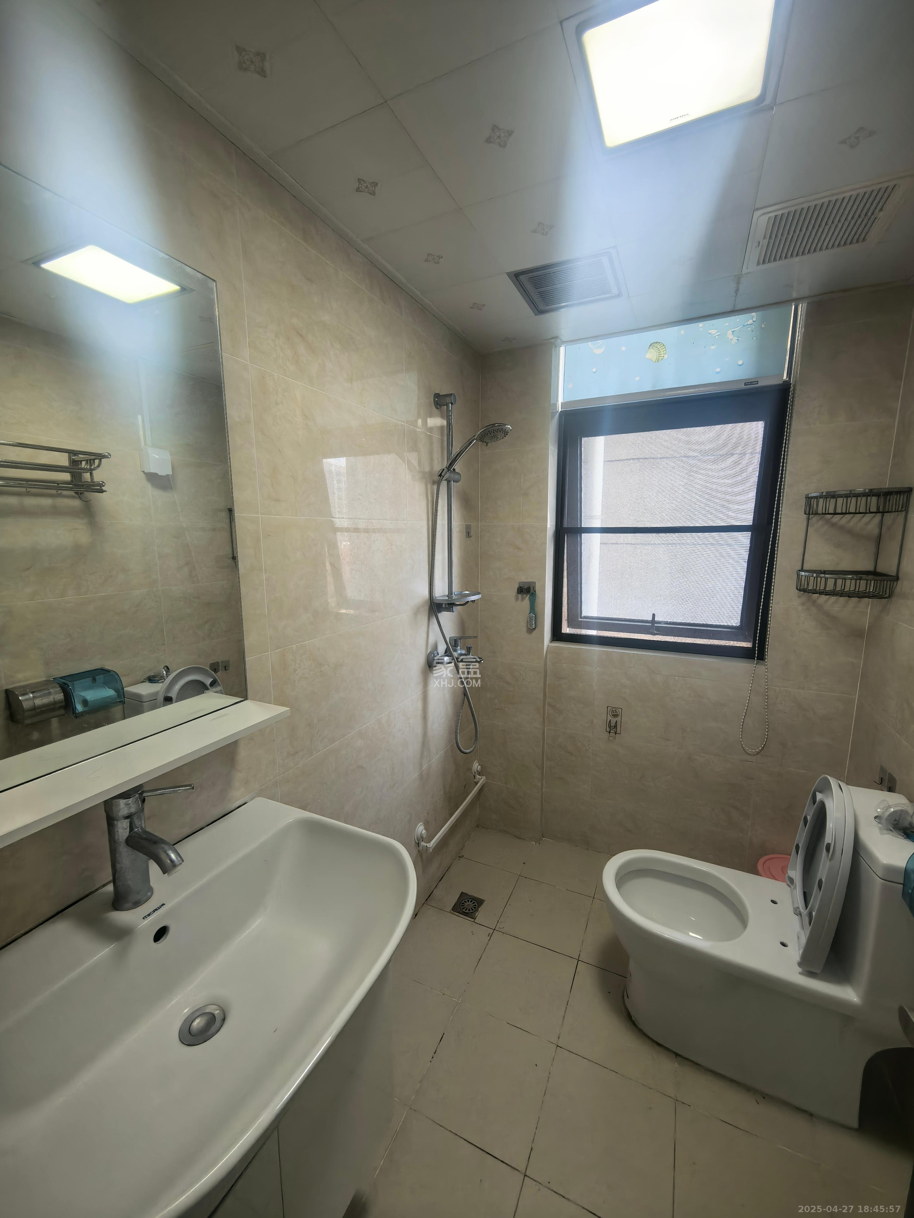 阳光锦城  3室2厅1卫    2800.0元/月室内图