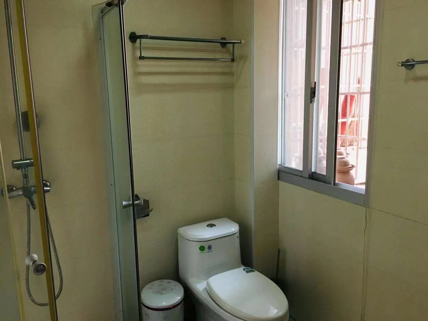 雁城蓝天 3室2厅1卫 1600.0元/月 雁城蓝天 3室2厅1卫 1600.0元/月室内图