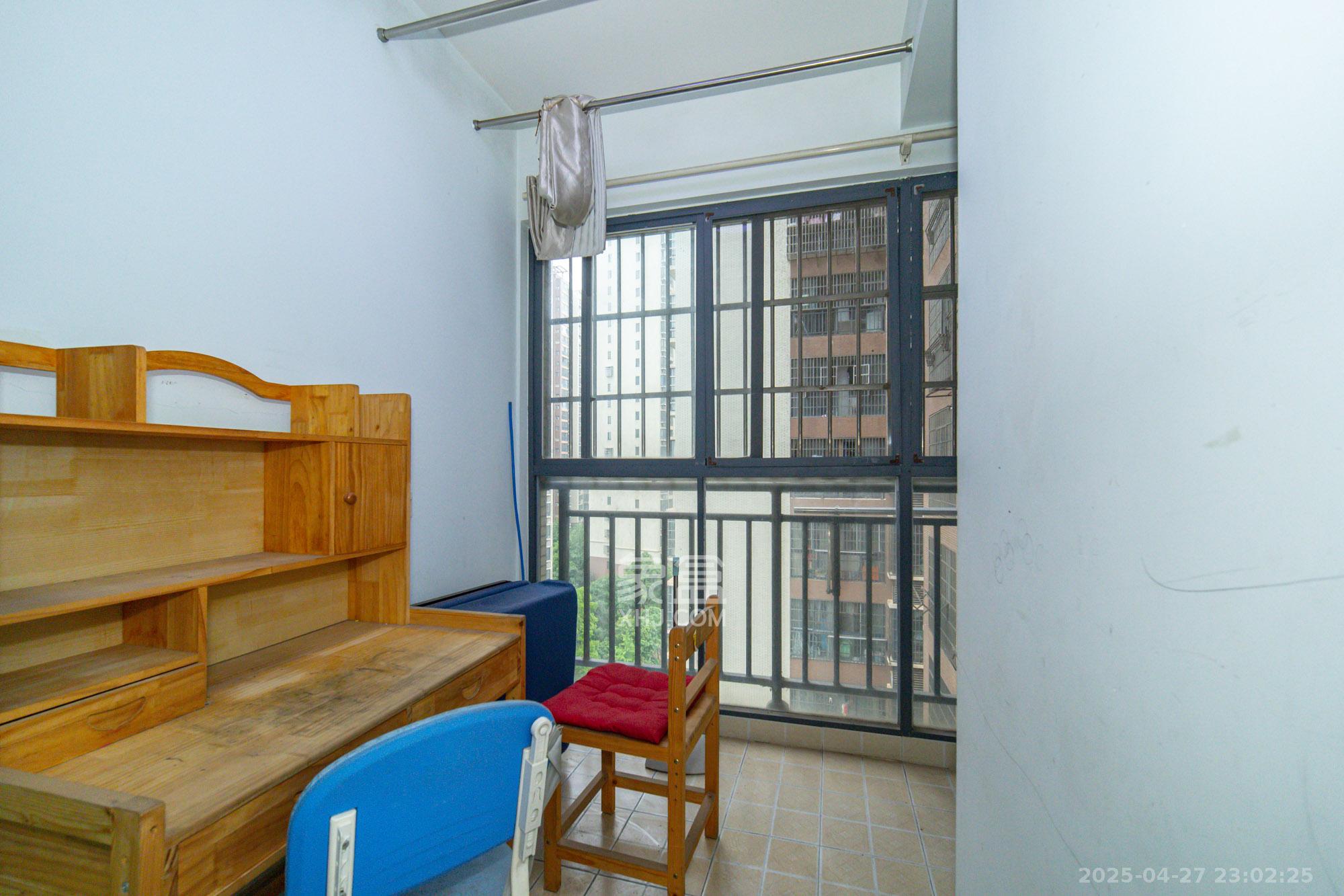 楚天世纪城东苑 2室2厅1卫 56.0万 楚天世纪城东苑 2室2厅1卫 56.0万阳台