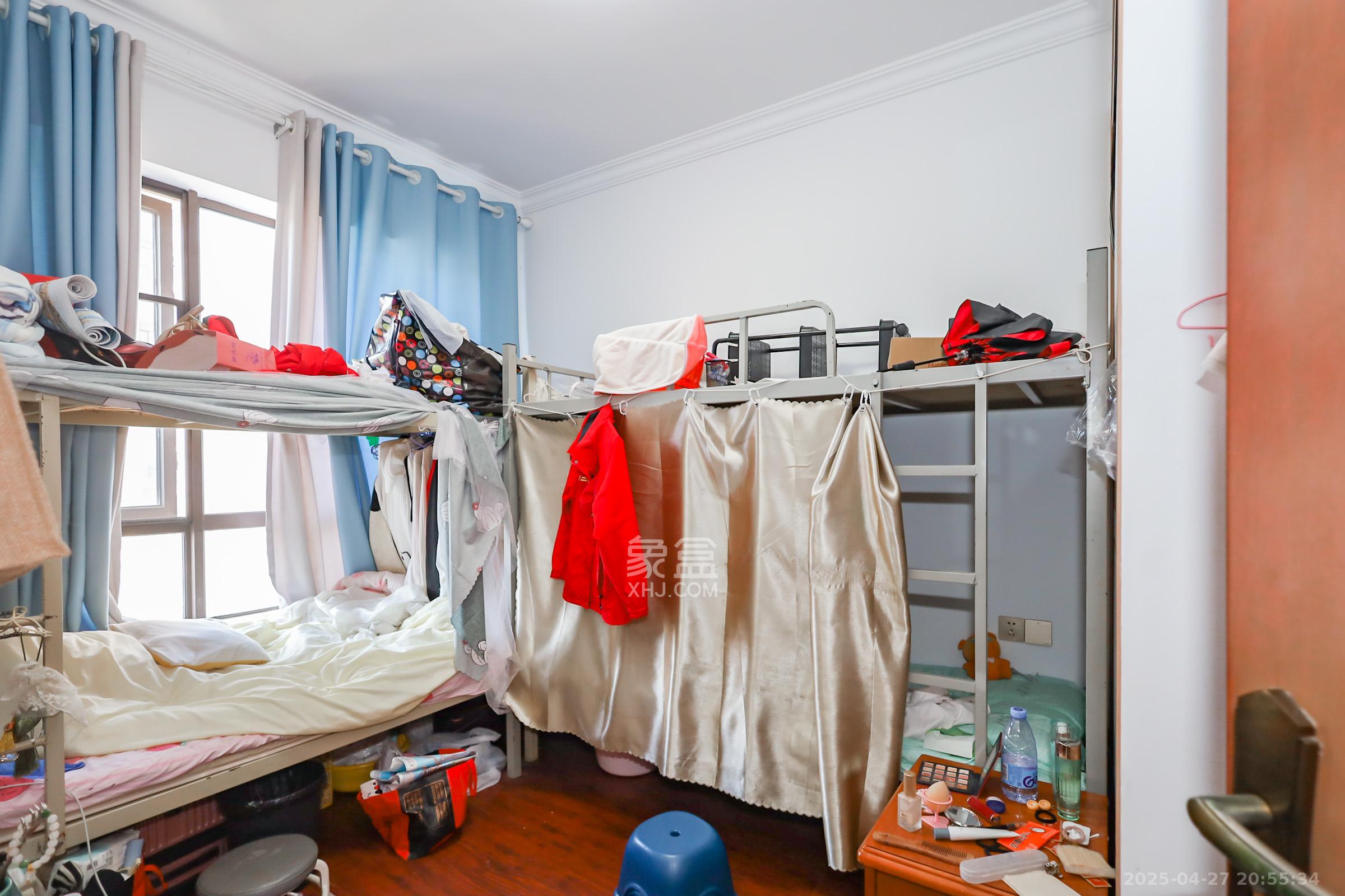 世茂外滩里(世茂铂翠湾三期) 4室2厅2卫 286.0万 世茂外滩里(世茂铂翠湾三期) 4室2厅2卫 286.0万卧室