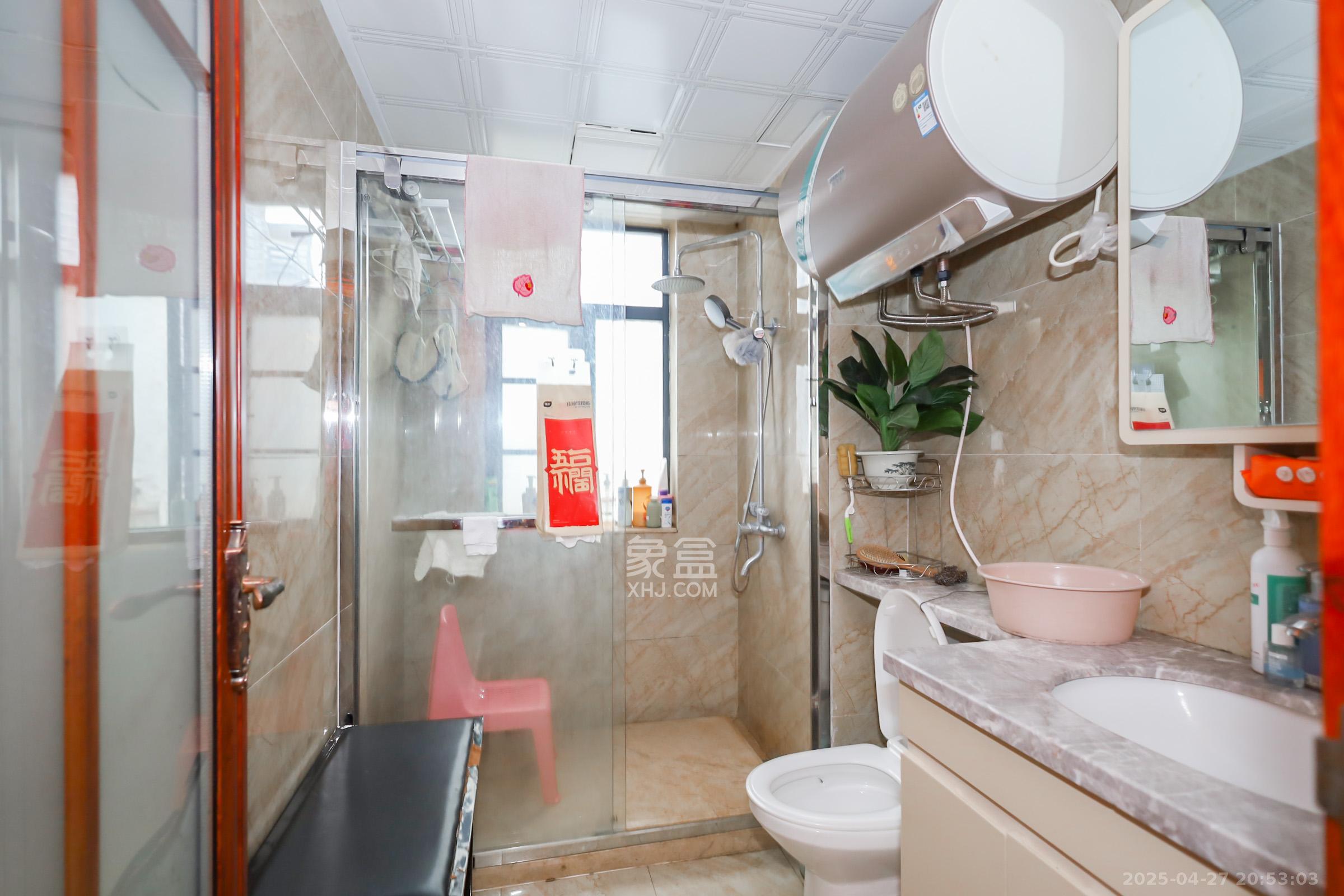 山水誉峰 4室2厅2卫 170.0万 山水誉峰 4室2厅2卫 170.0万卫生间