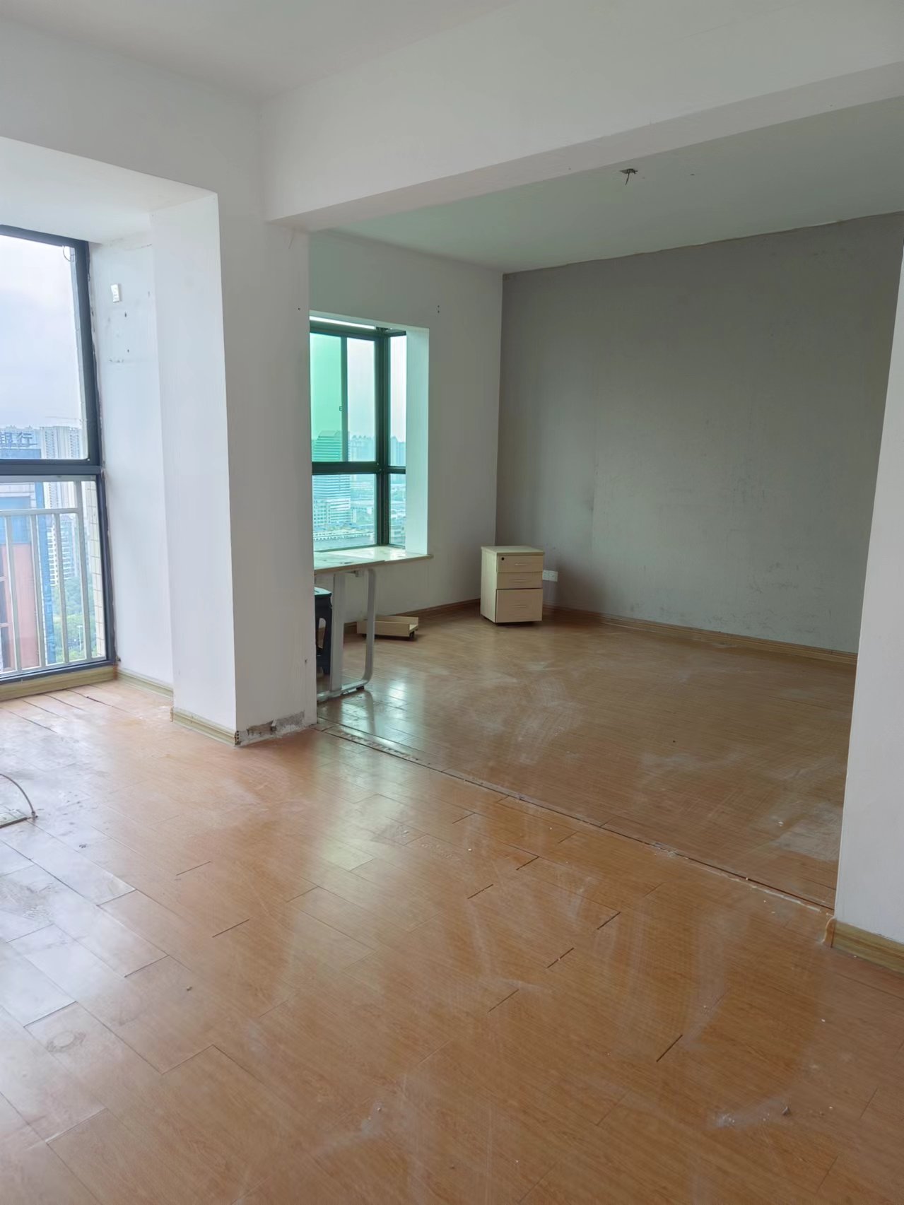 汇景花园  4室2厅2卫   3000.00元/月室内图
