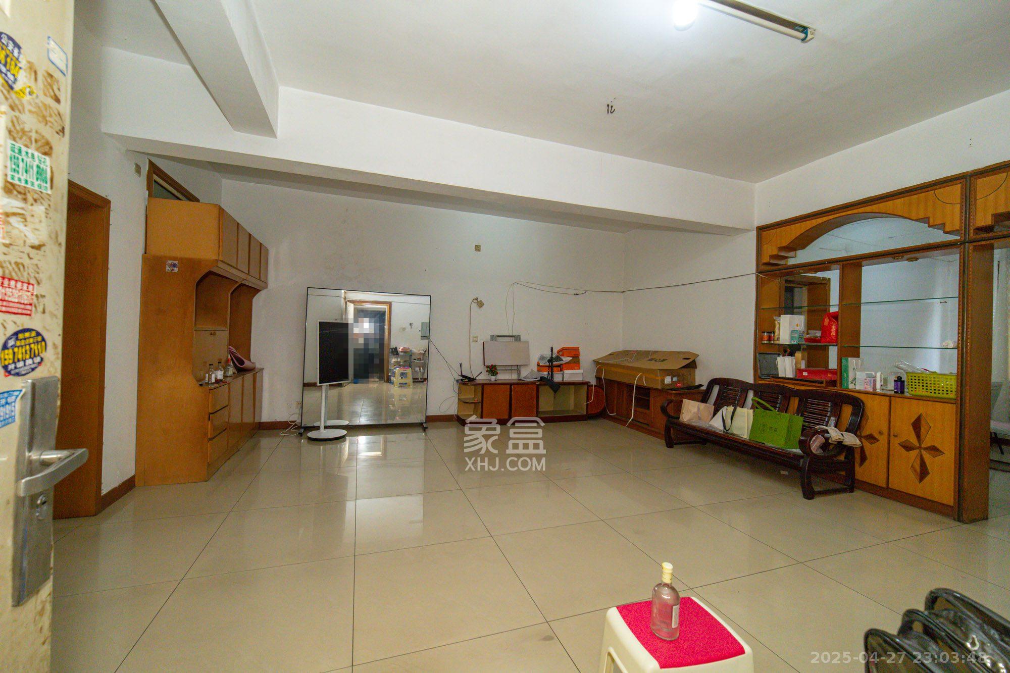 杉星小区 2室2厅2卫 55.0万 杉星小区 2室2厅2卫 55.0万客厅