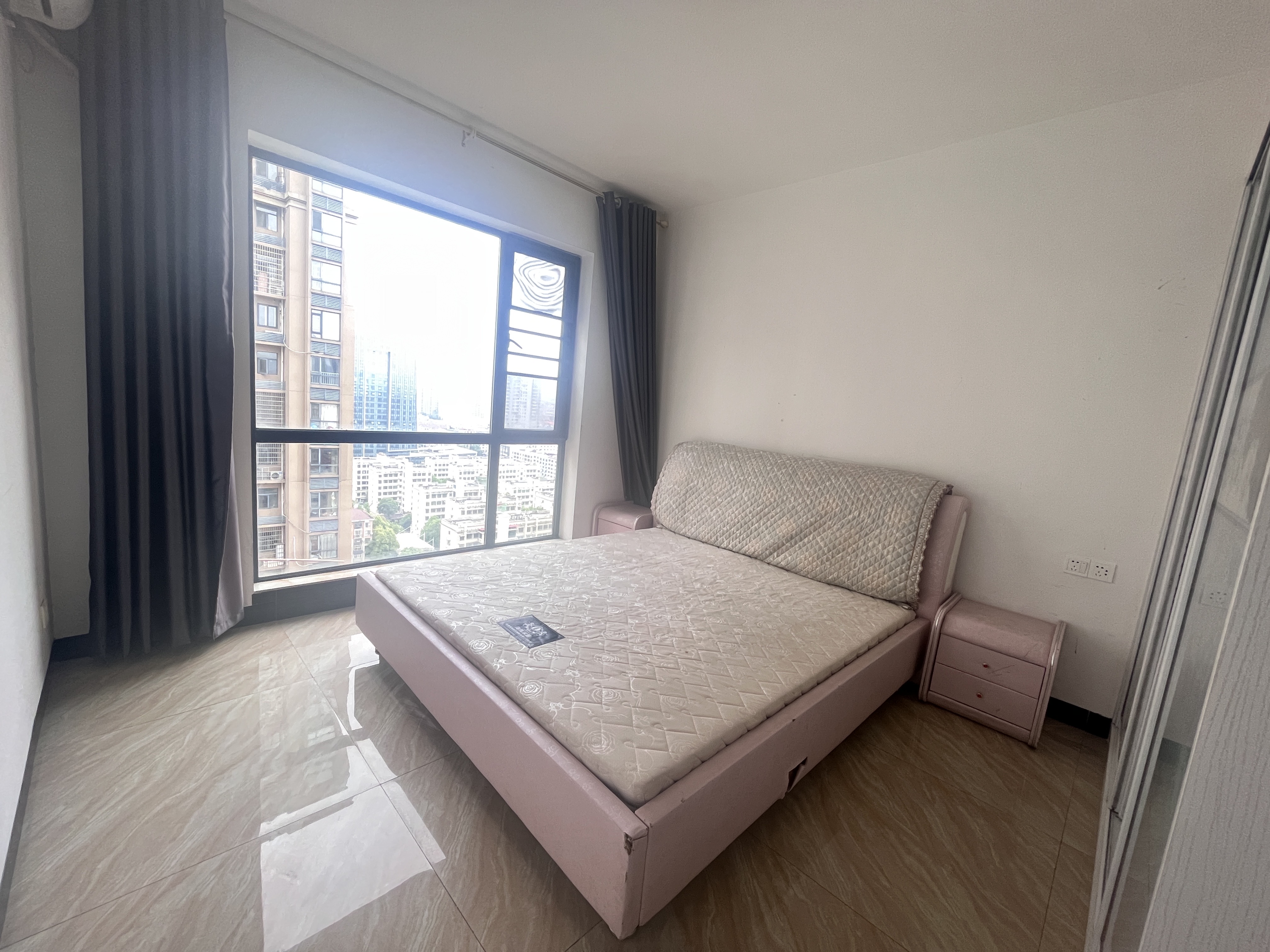 天地人和 3室2厅2卫 1300.0元/月 天地人和 3室2厅2卫 1300.0元/月室内图