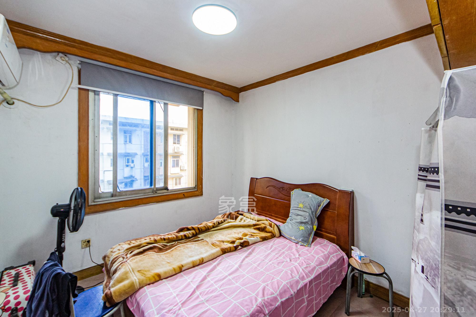 人造板厂宿舍(新河北堤1号) 2室2厅1卫 53.8万 人造板厂宿舍(新河北堤1号) 2室2厅1卫 53.8万卧室