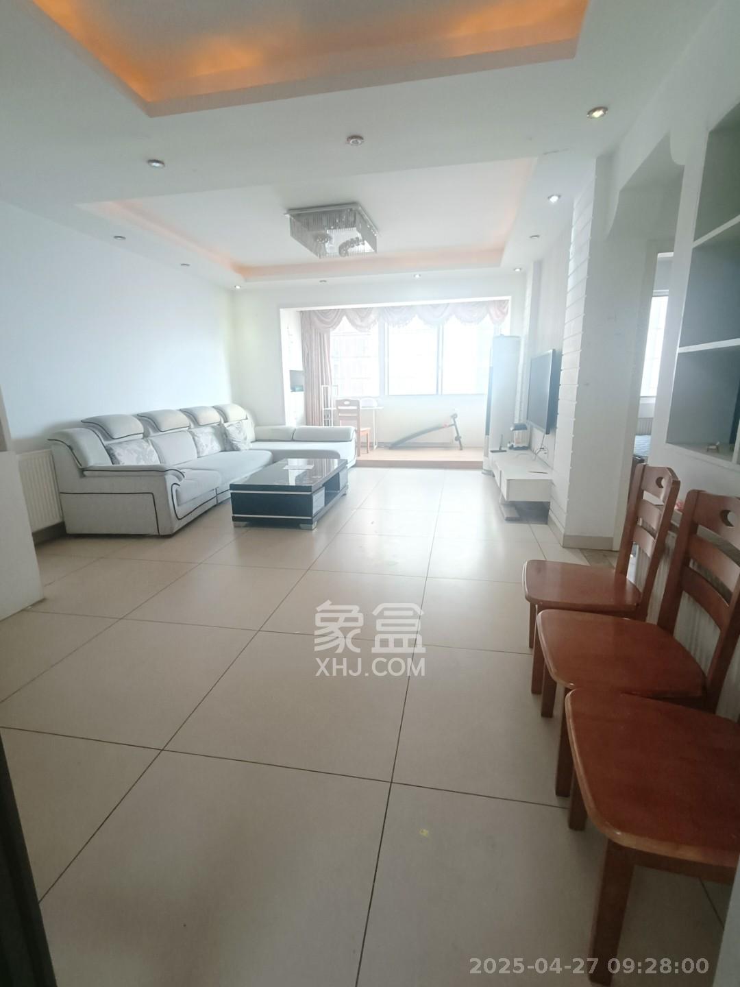 麓山才苑 4室2厅1卫 4200.0元/月 麓山才苑 4室2厅1卫 4200.0元/月室内图