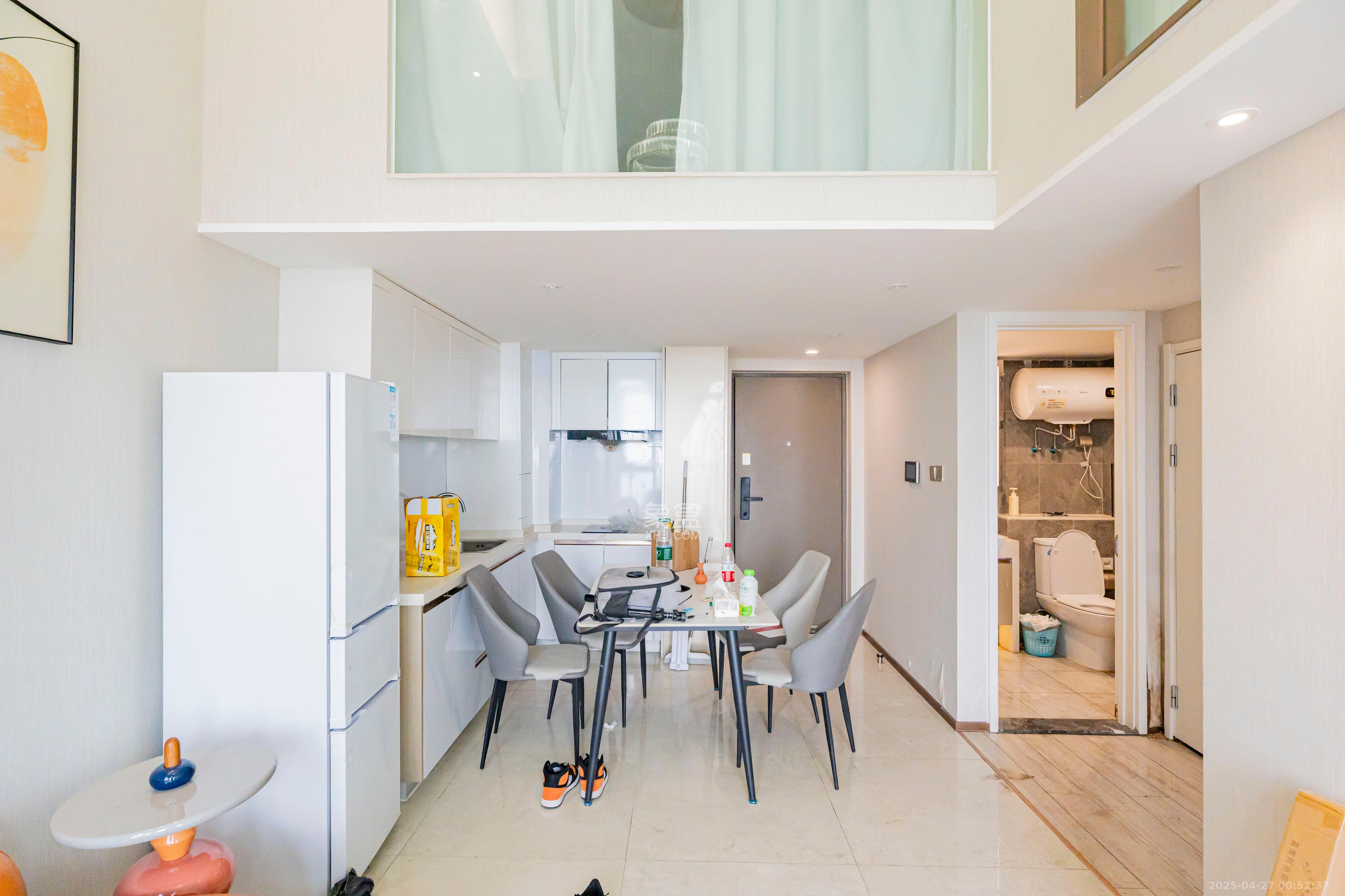 华远华时代 3室2厅2卫 83.0万 华远华时代 3室2厅2卫 83.0万客厅