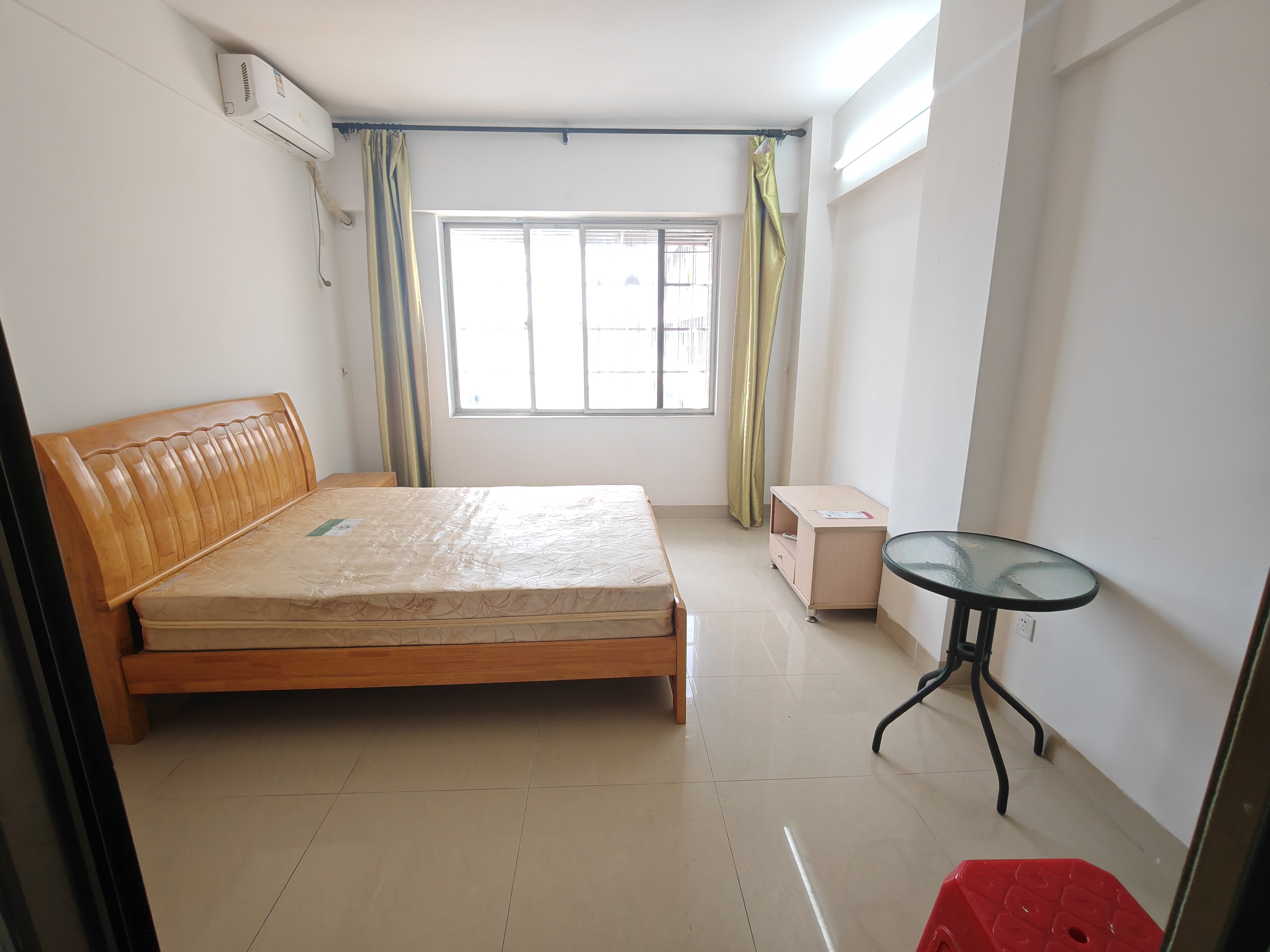 珠江大厦 1室0厅1卫 33.0万 珠江大厦 1室0厅1卫 33.0万客厅