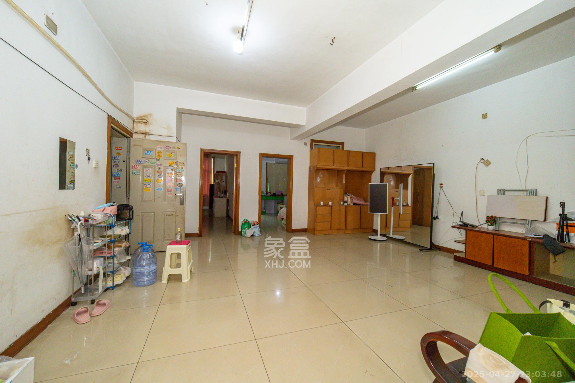 杉星小区 2室2厅2卫 55.0万 杉星小区 2室2厅2卫 55.0万客厅