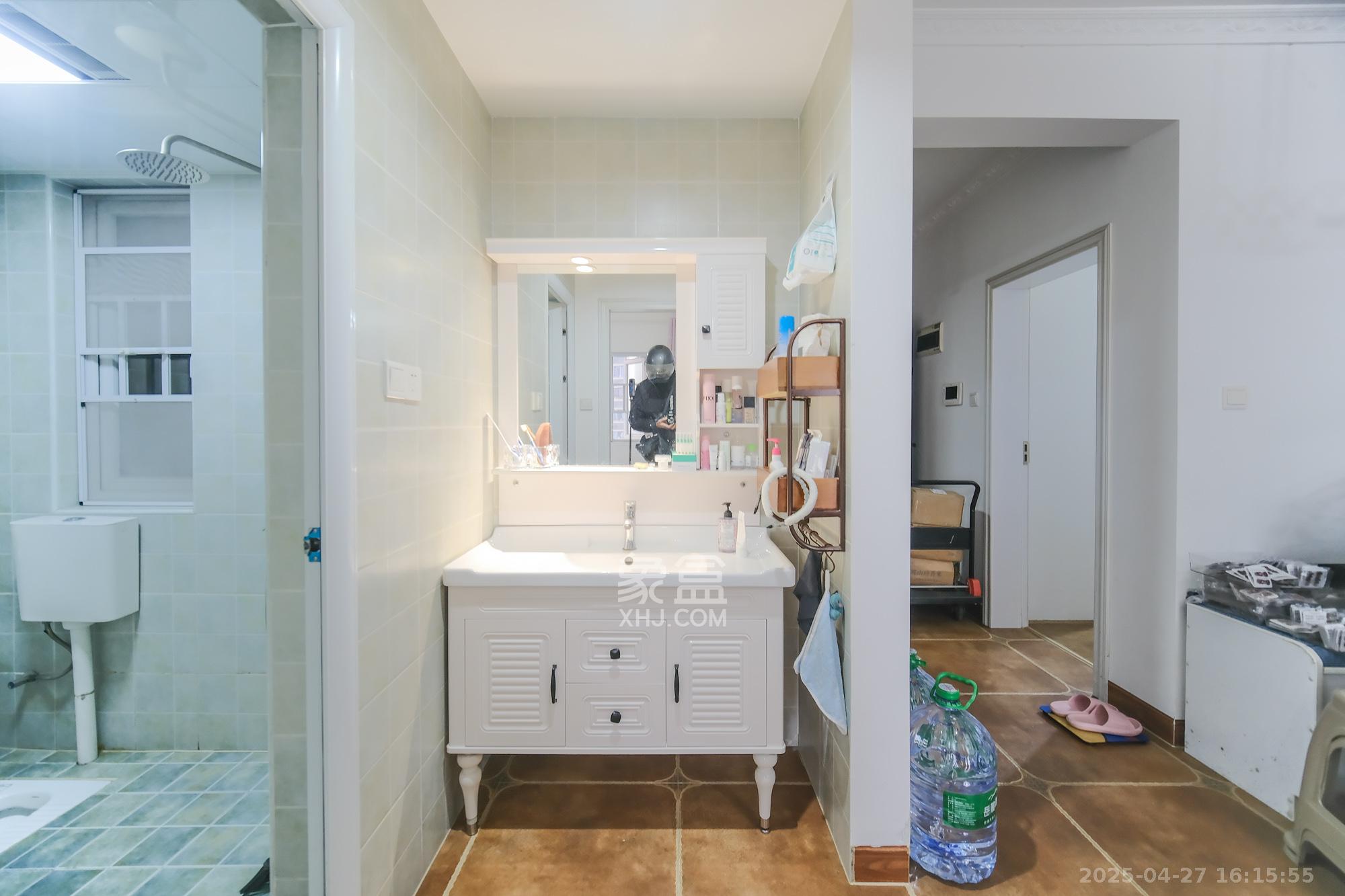 荣盛花语城 2室2厅1卫 60.0万 荣盛花语城 2室2厅1卫 60.0万卫生间