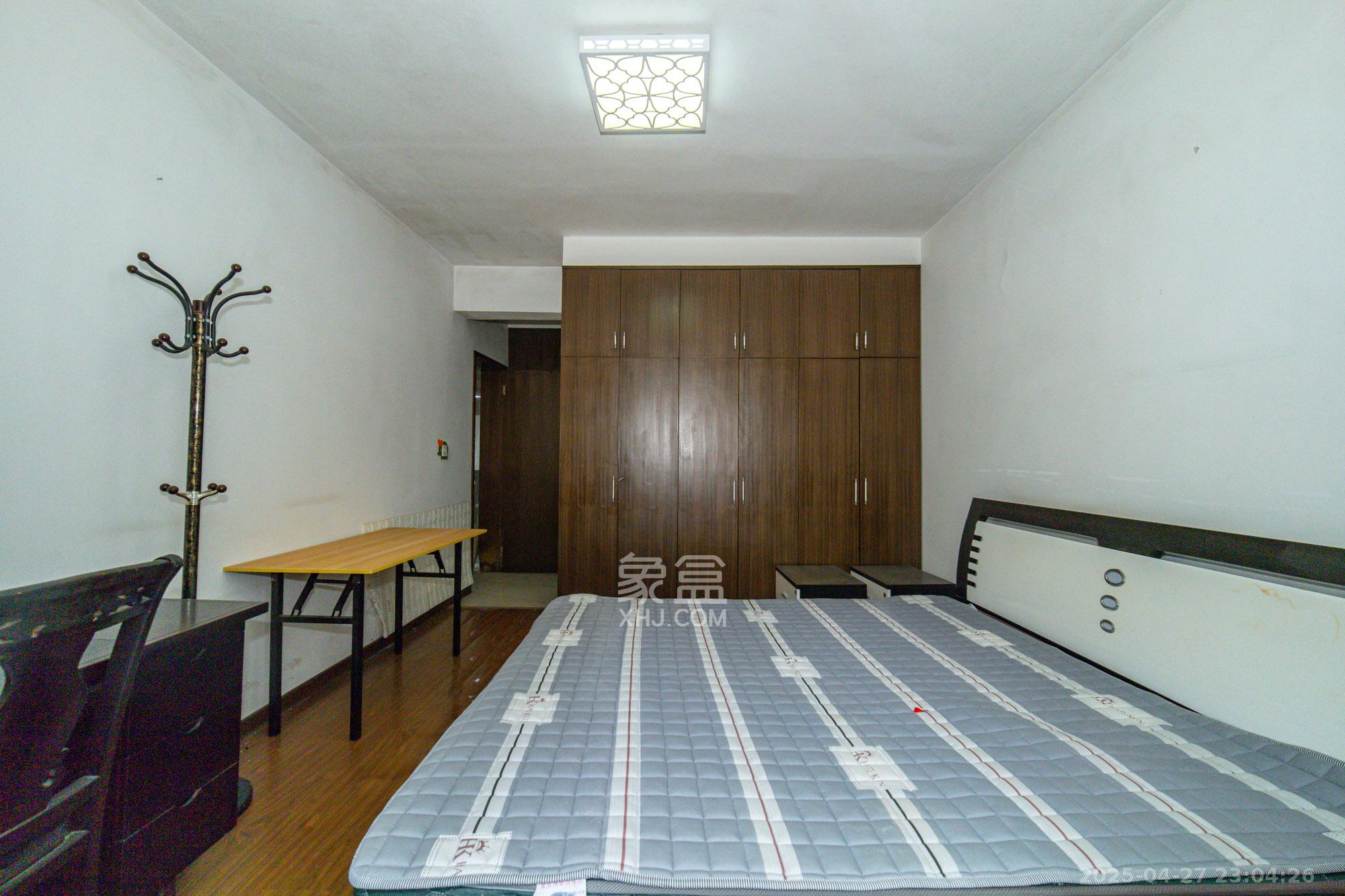 晶华美地 2室2厅2卫 68.0万 晶华美地 2室2厅2卫 68.0万卧室