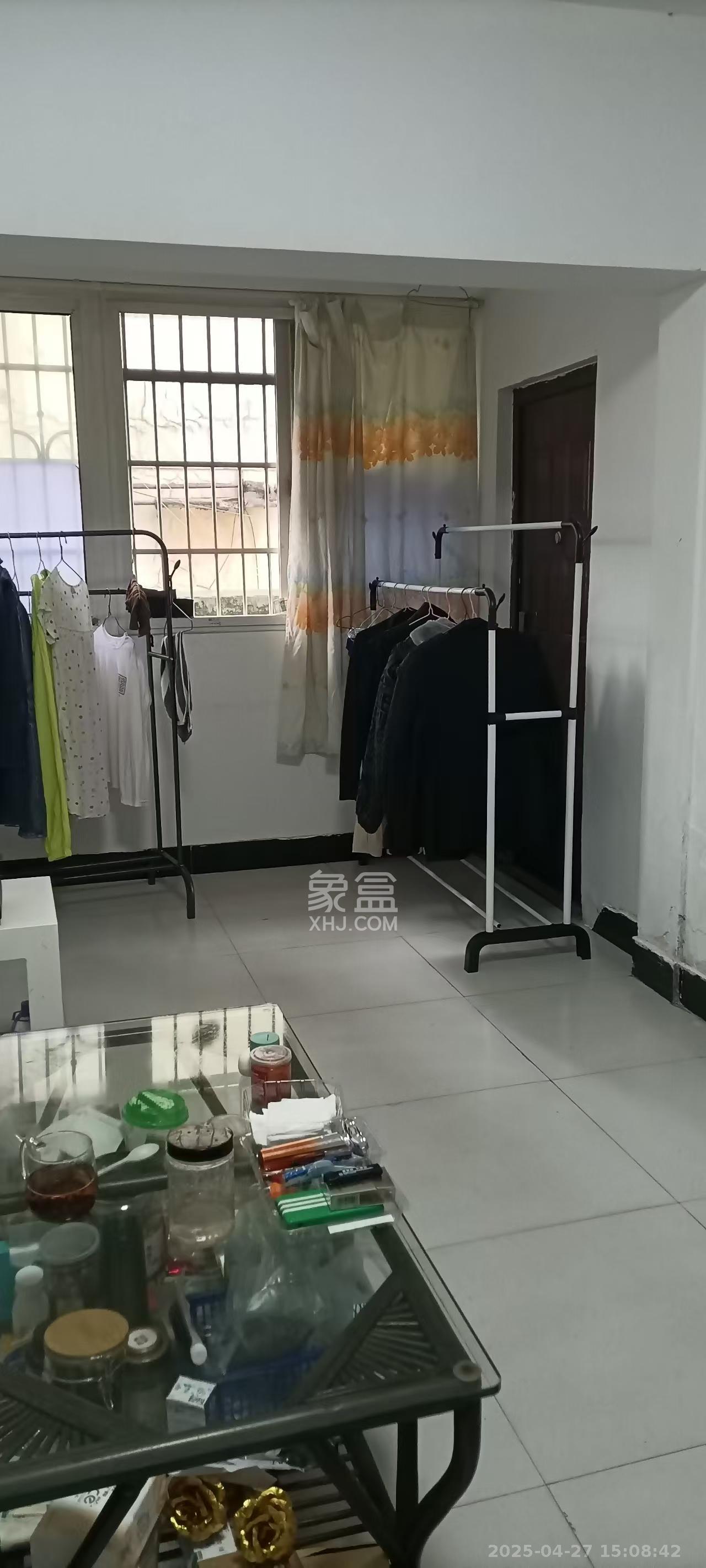东方公寓  1室1厅1卫   1500.00元/月室内图