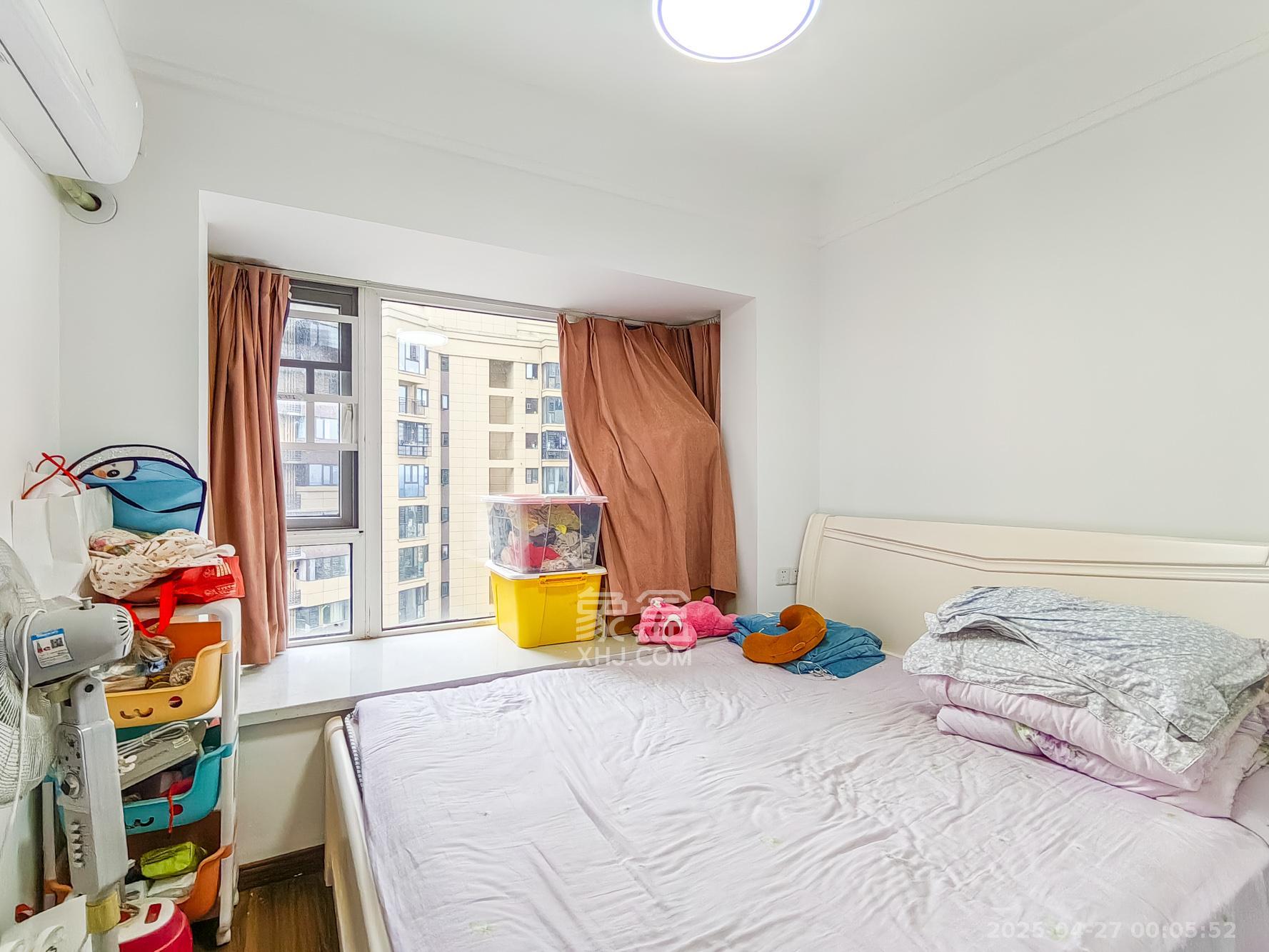 保利香槟国际  3室2厅1卫    82.0万 保利香槟国际  3室2厅1卫    82.0万卧室