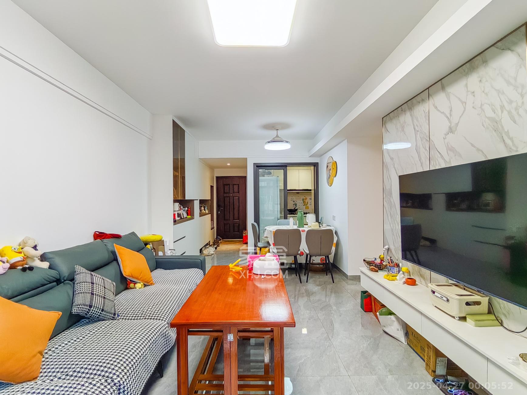 保利香槟国际  3室2厅1卫    82.0万 保利香槟国际  3室2厅1卫    82.0万客厅