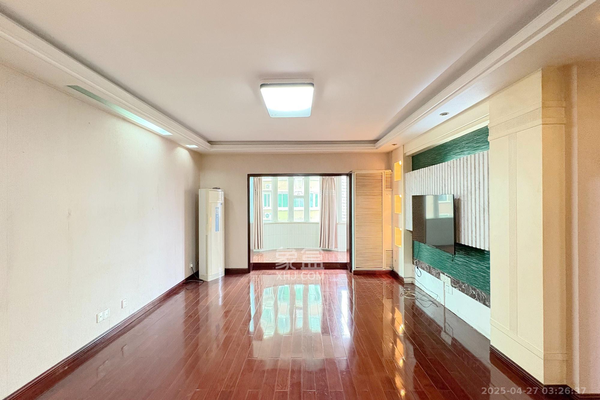 新华联家园 4室2厅2卫 180.0万 新华联家园 4室2厅2卫 180.0万客厅