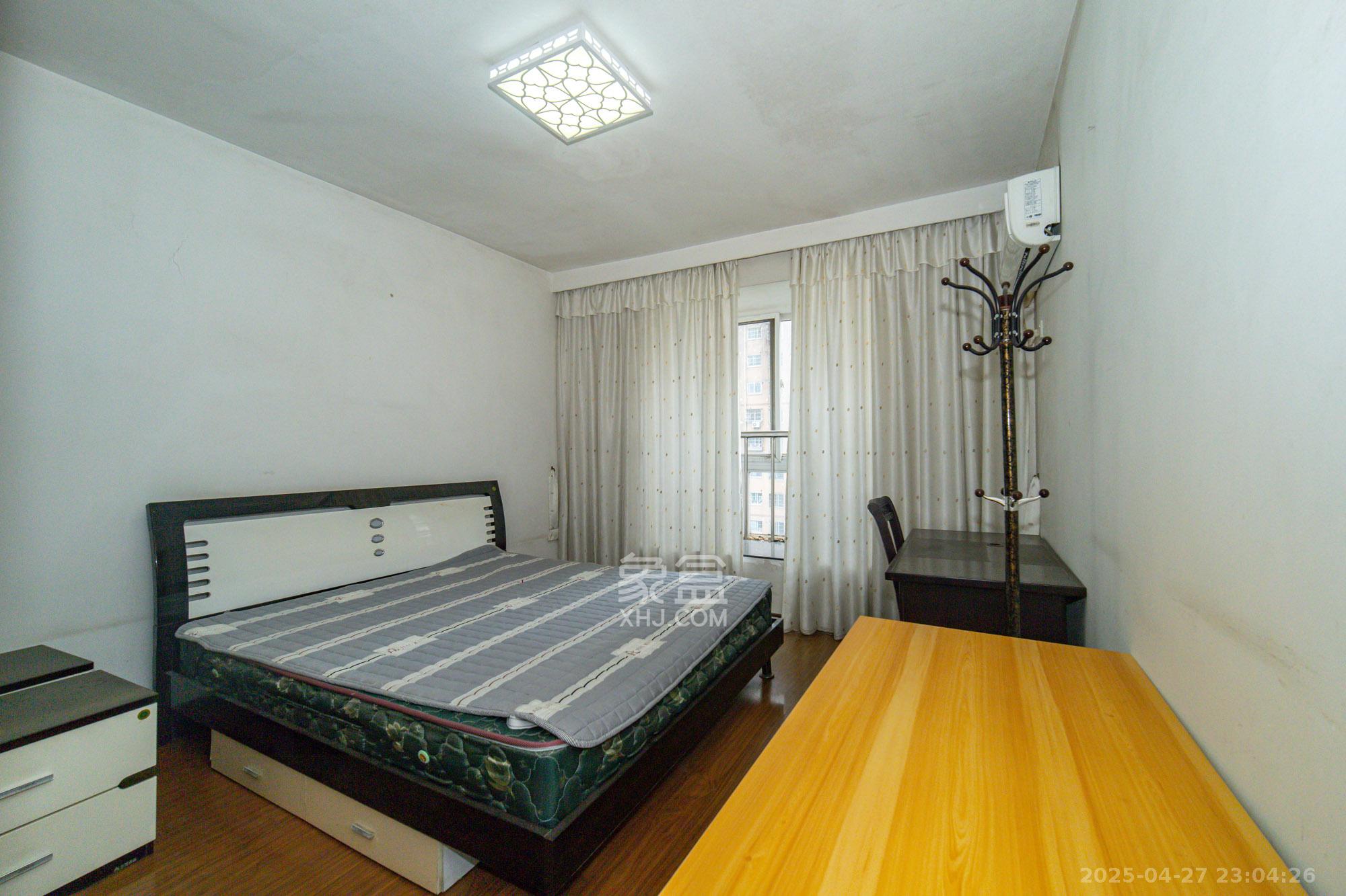 晶华美地 2室2厅2卫 68.0万 晶华美地 2室2厅2卫 68.0万卧室