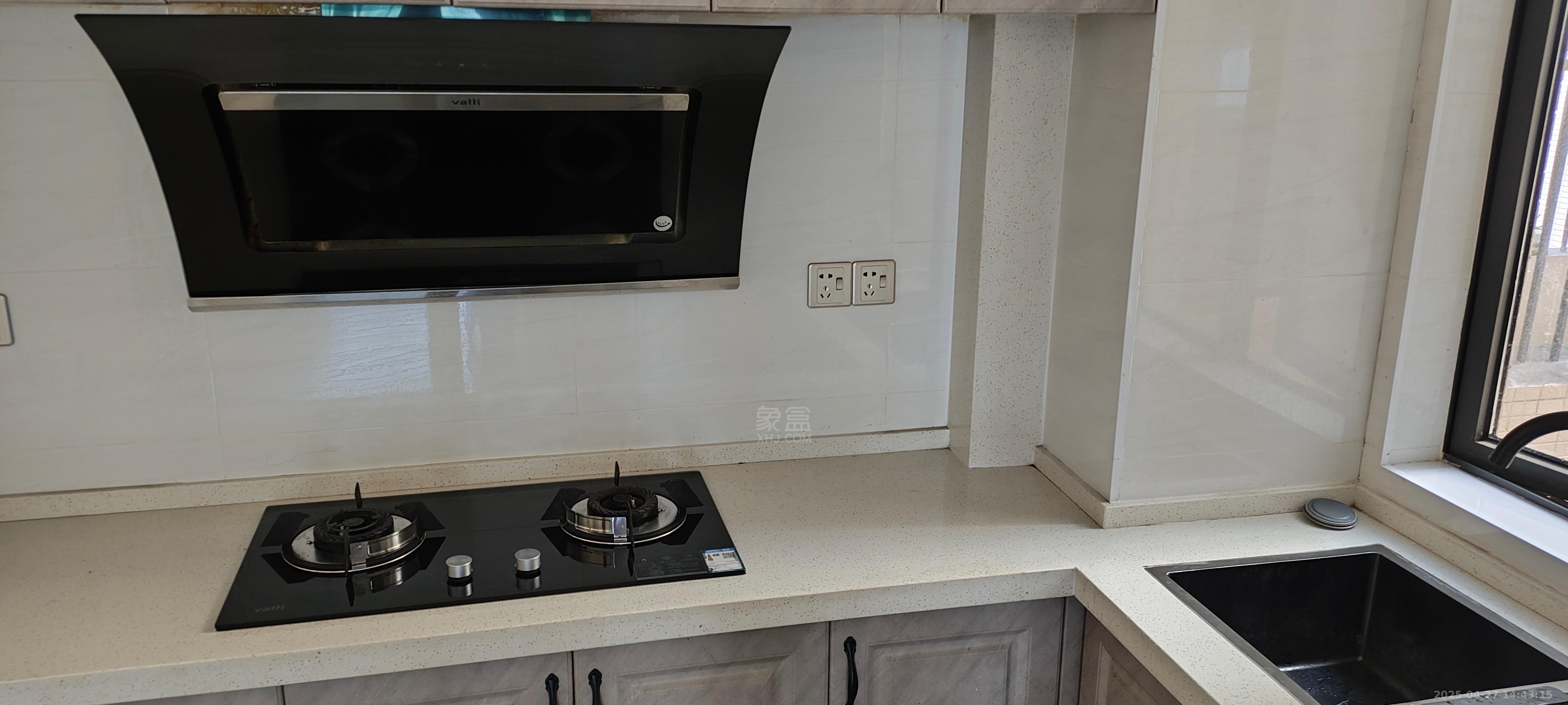 春藤小镇 3室2厅1卫 1800.0元/月 春藤小镇 3室2厅1卫 1800.0元/月室内图