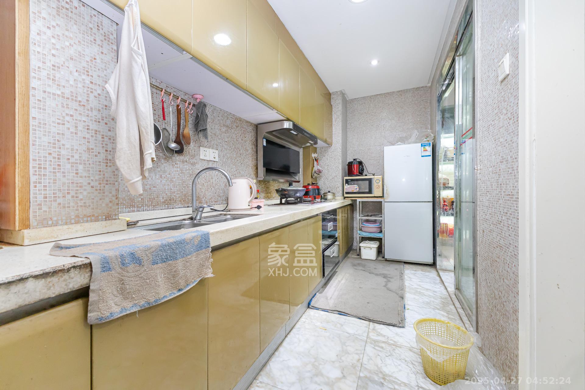 勤诚达新界  3室2厅1卫    76.0万厨房