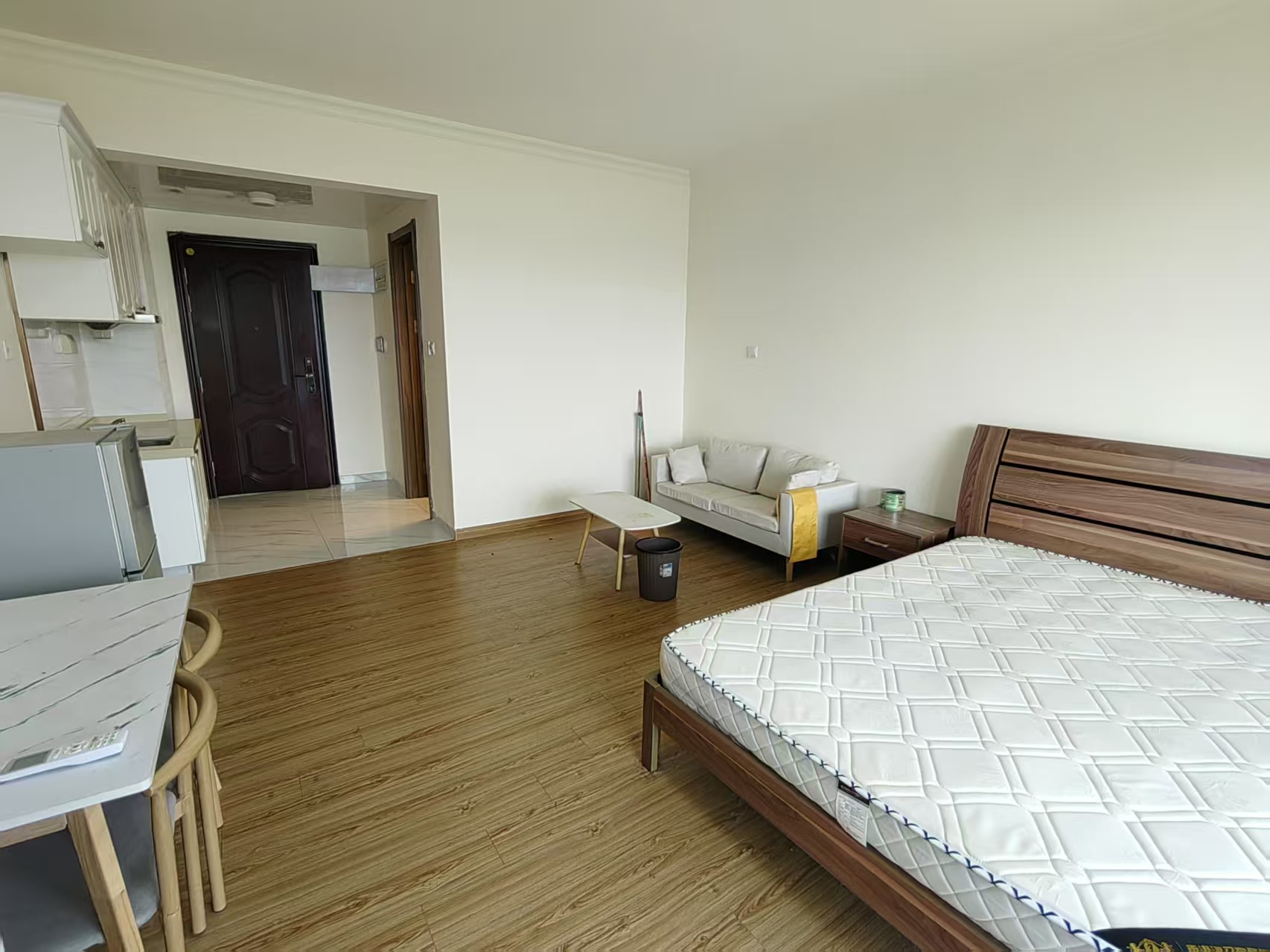 华耀碧桂园十里江湾誉峯 1室1厅1卫 1300.0元/月 华耀碧桂园十里江湾誉峯 1室1厅1卫 1300.0元/月室内图